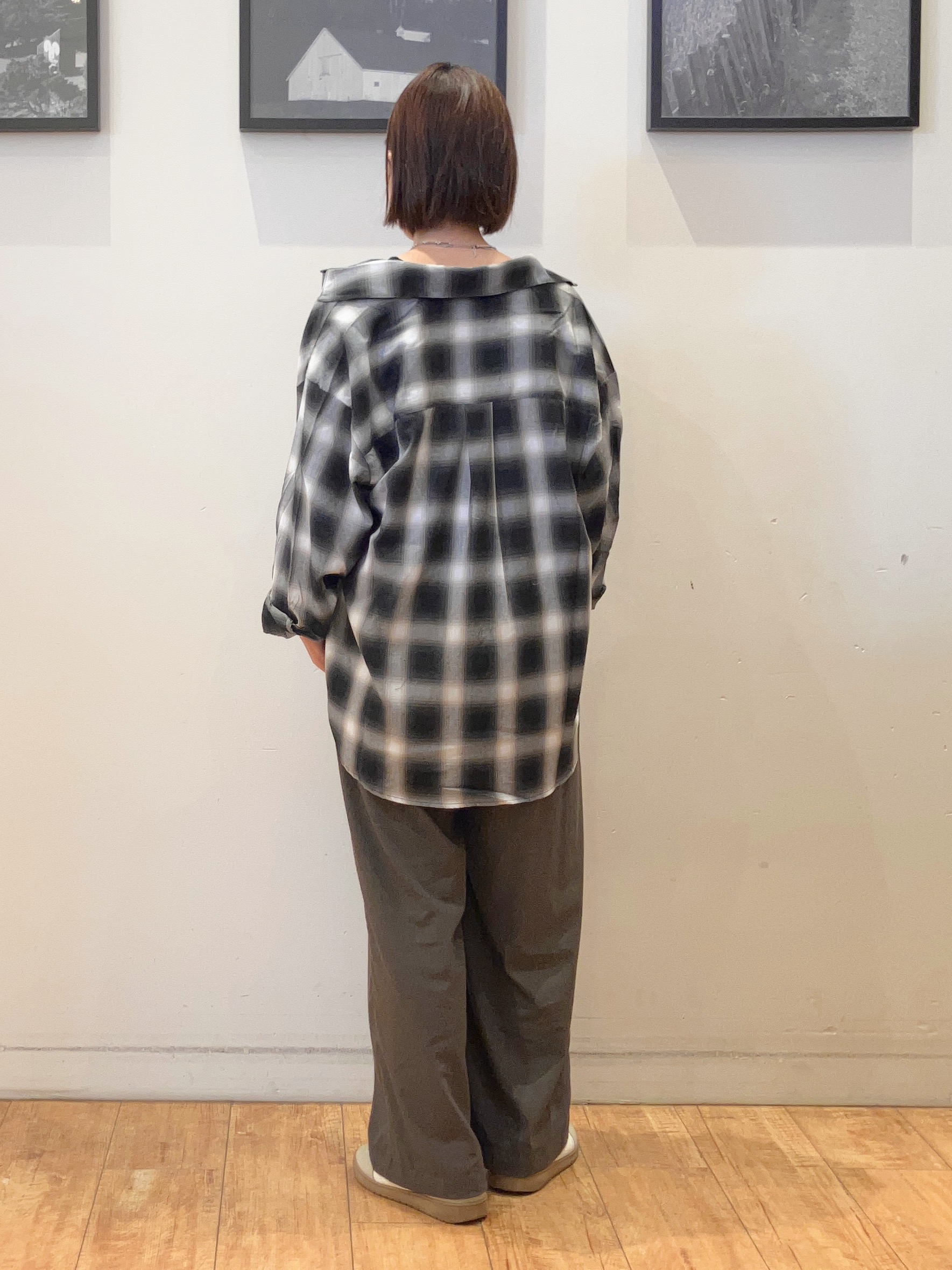 momoharuさんの「SHOO･LA･RUE｜【洗濯後しわになりにくい/S-LL】選べる6パターン 羽織としても活躍する ベーシックシャツ」を使ったコーディネート