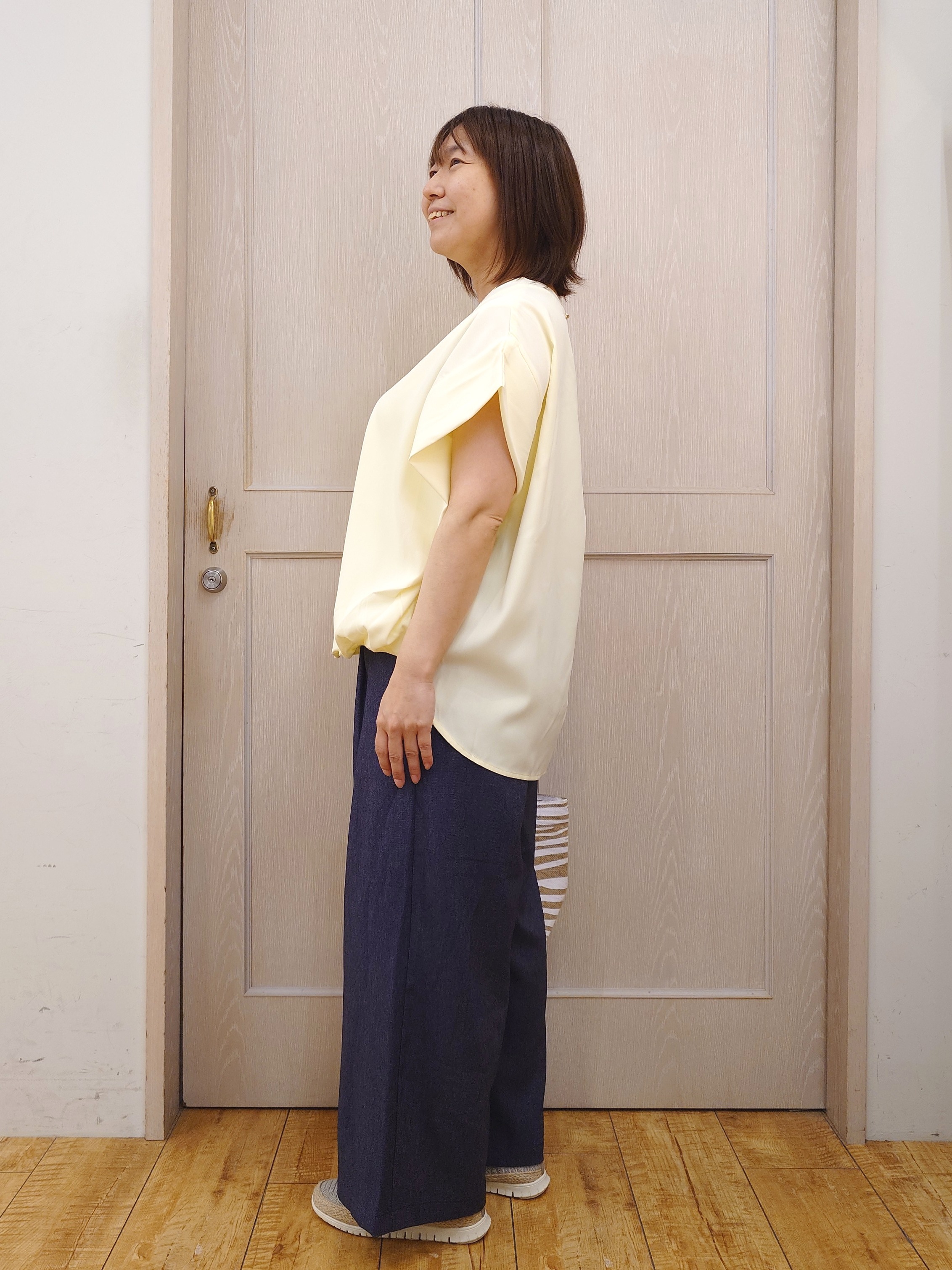 とろろさんの「SHOO･LA･RUE｜【洗濯機可/体型カバー】インしてる風 ふんわり裾バルーントップス」を使ったコーディネート