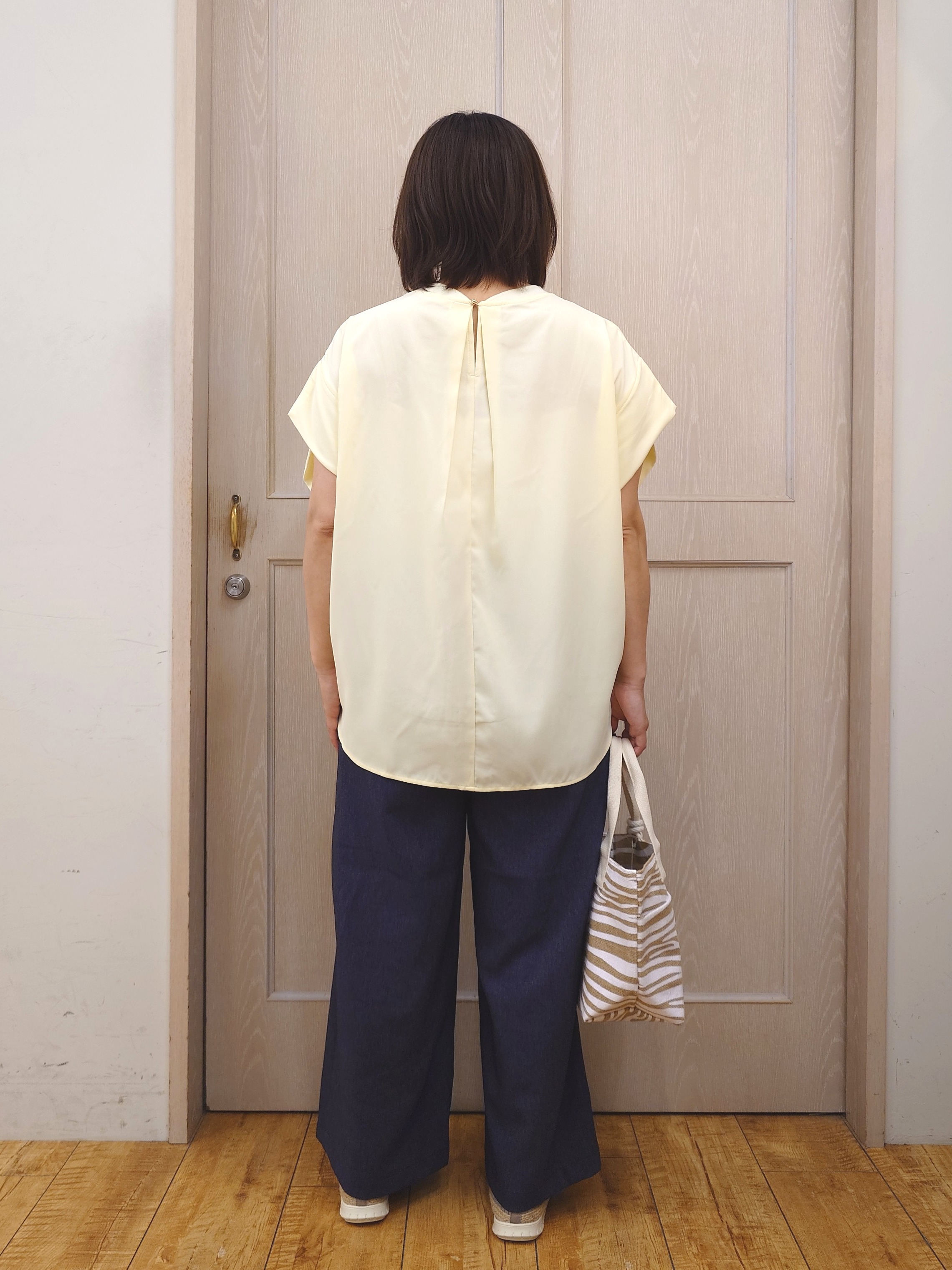 とろろさんの「SHOO･LA･RUE｜【洗濯機可/体型カバー】インしてる風 ふんわり裾バルーントップス」を使ったコーディネート