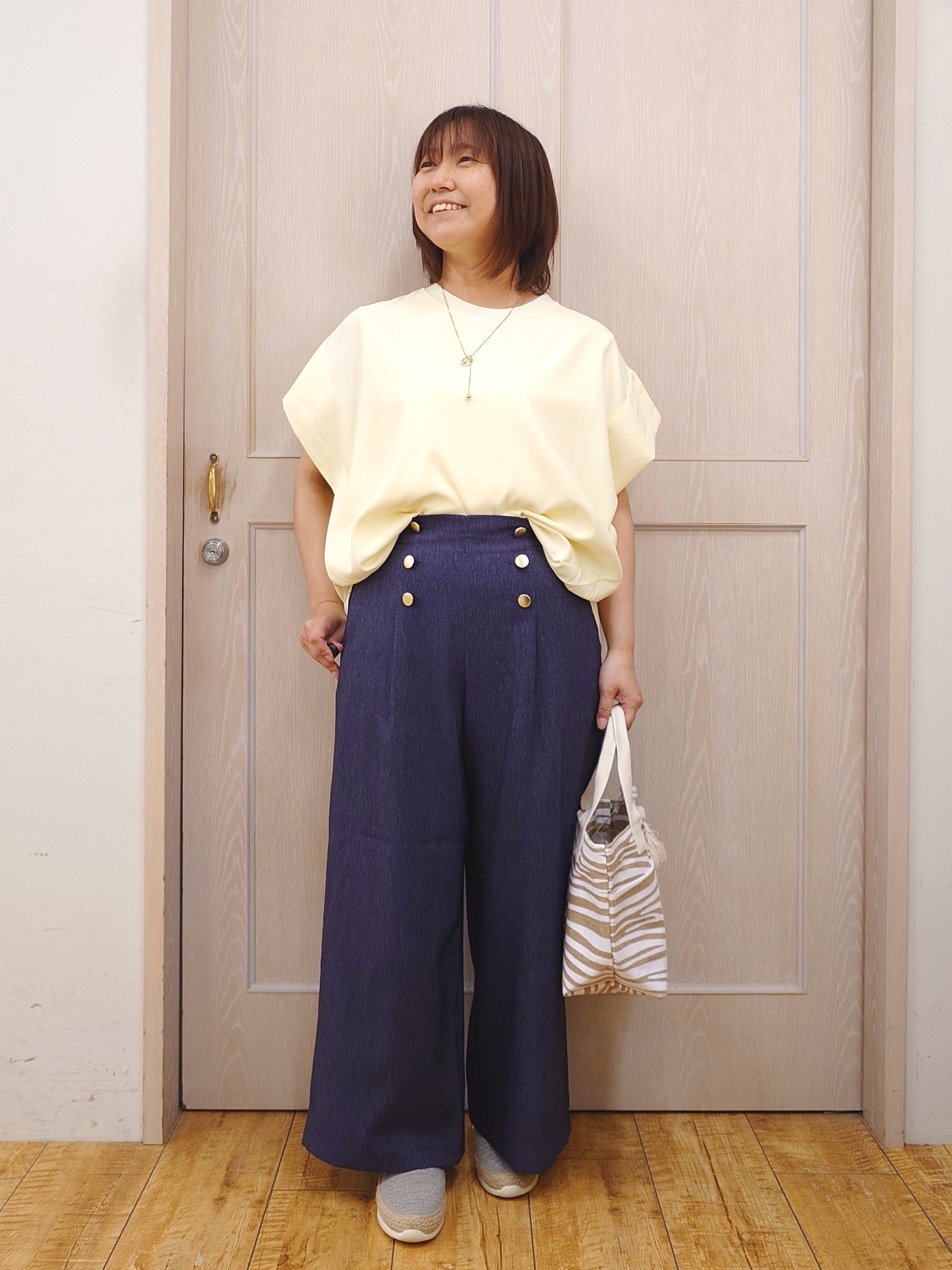 とろろさんの「SHOO･LA･RUE｜【洗濯機可/体型カバー】インしてる風 ふんわり裾バルーントップス」を使ったコーディネート