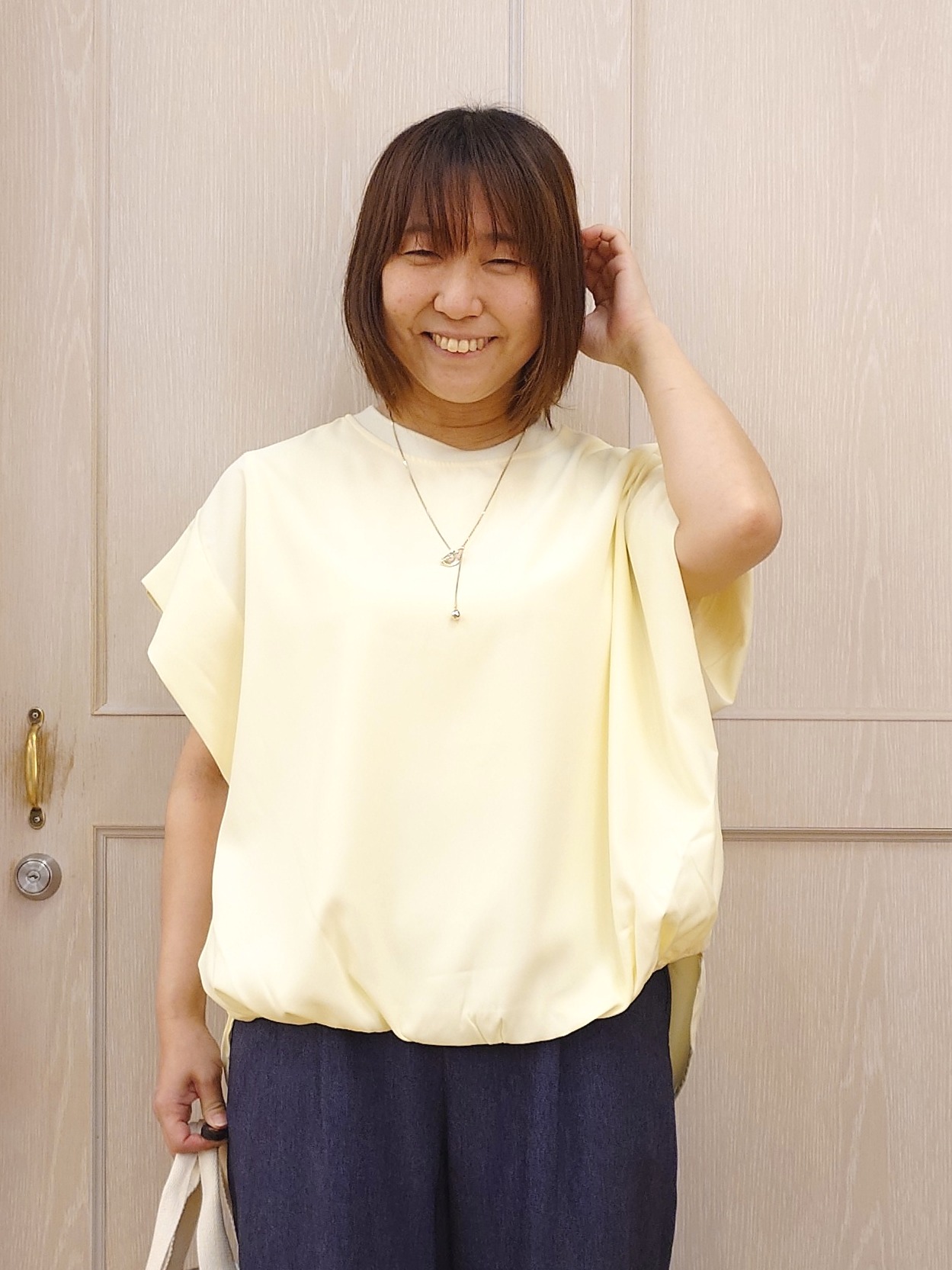 とろろさんの「SHOO･LA･RUE｜【洗濯機可/体型カバー】インしてる風 ふんわり裾バルーントップス」を使ったコーディネート