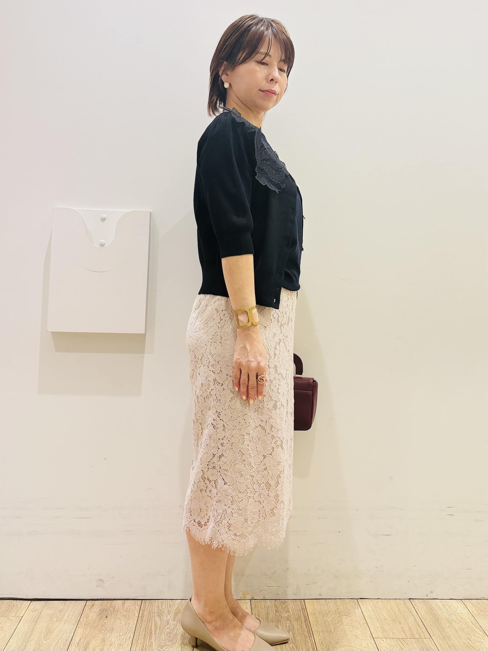 YUKOさんの「index｜【UVケア】エンブロイダリーレースVネックカーディガン《洗濯機OK》」を使ったコーディネート