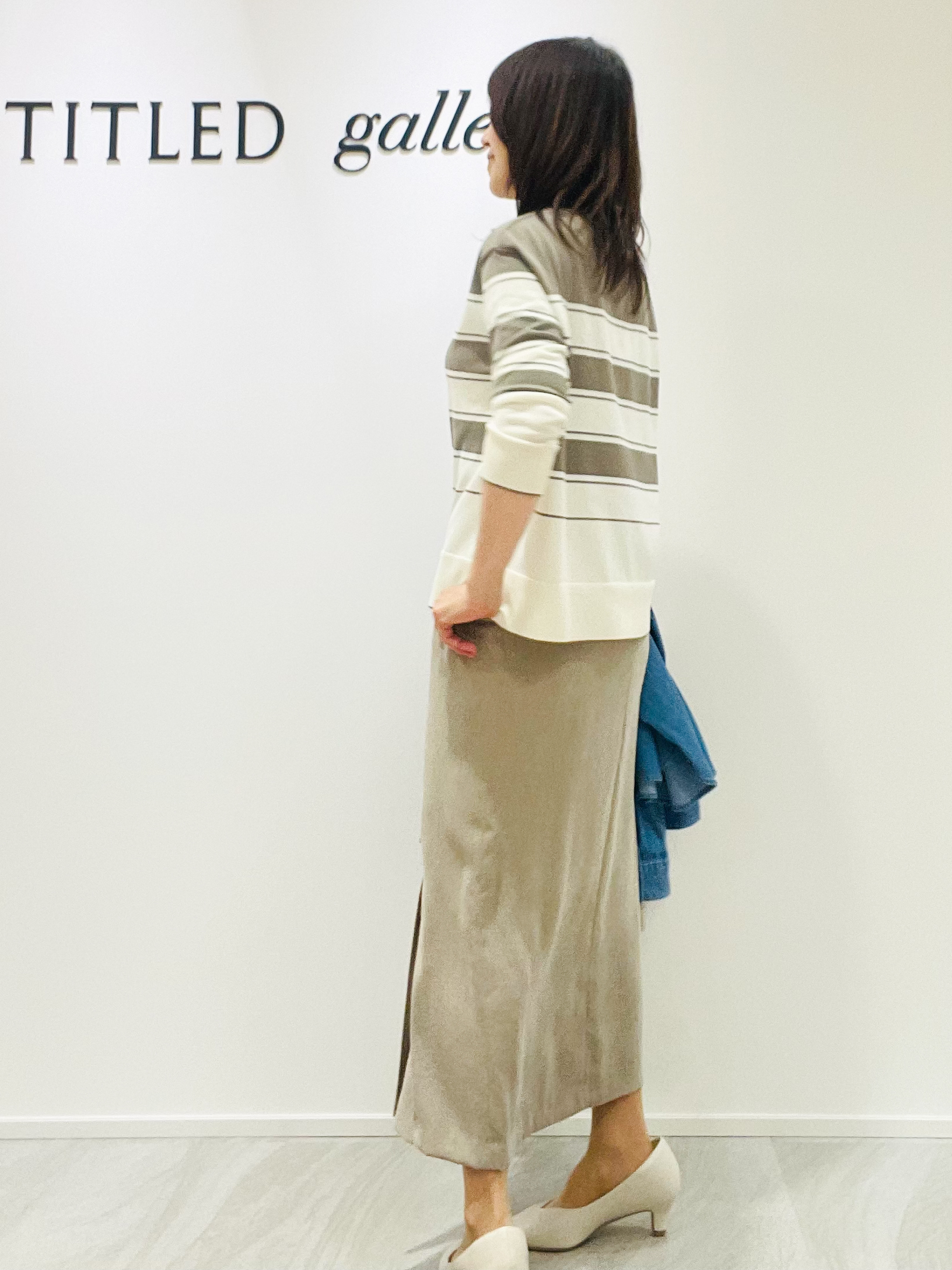 めいさんの「UNTITLED｜【顔周りすっきり/体型カバー】ドライタッチVネックニットプルオーバー」を使ったコーディネート