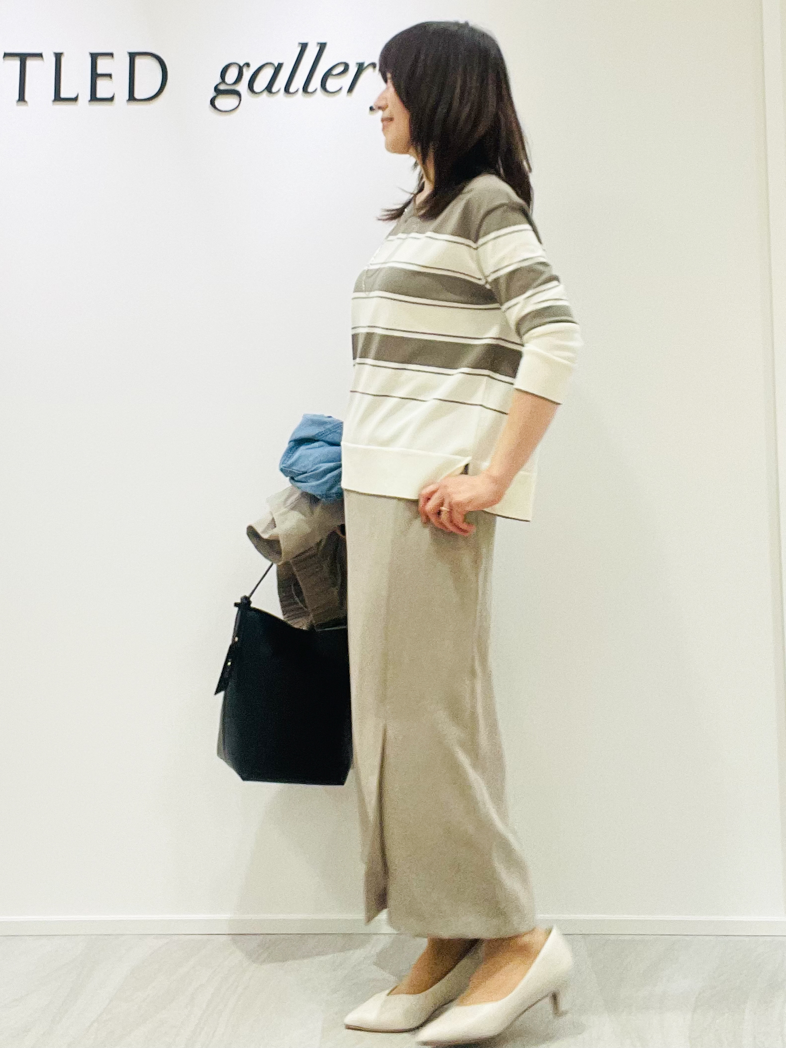めいさんの「UNTITLED｜【顔周りすっきり/体型カバー】ドライタッチVネックニットプルオーバー」を使ったコーディネート