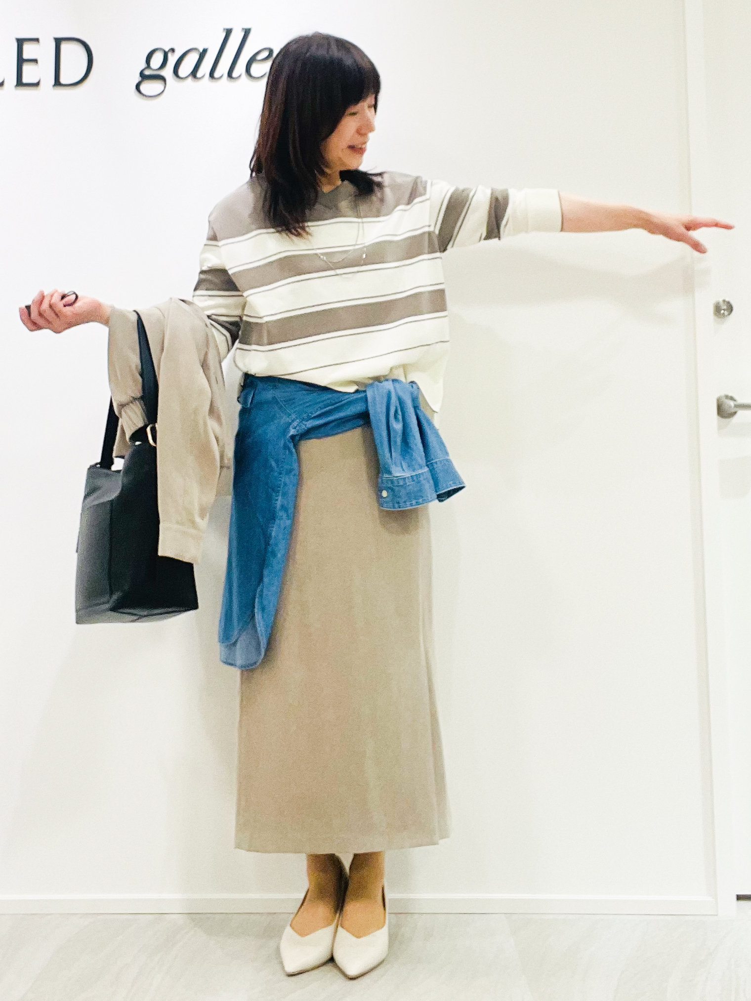 めいさんの「UNTITLED｜【顔周りすっきり/体型カバー】ドライタッチVネックニットプルオーバー」を使ったコーディネート