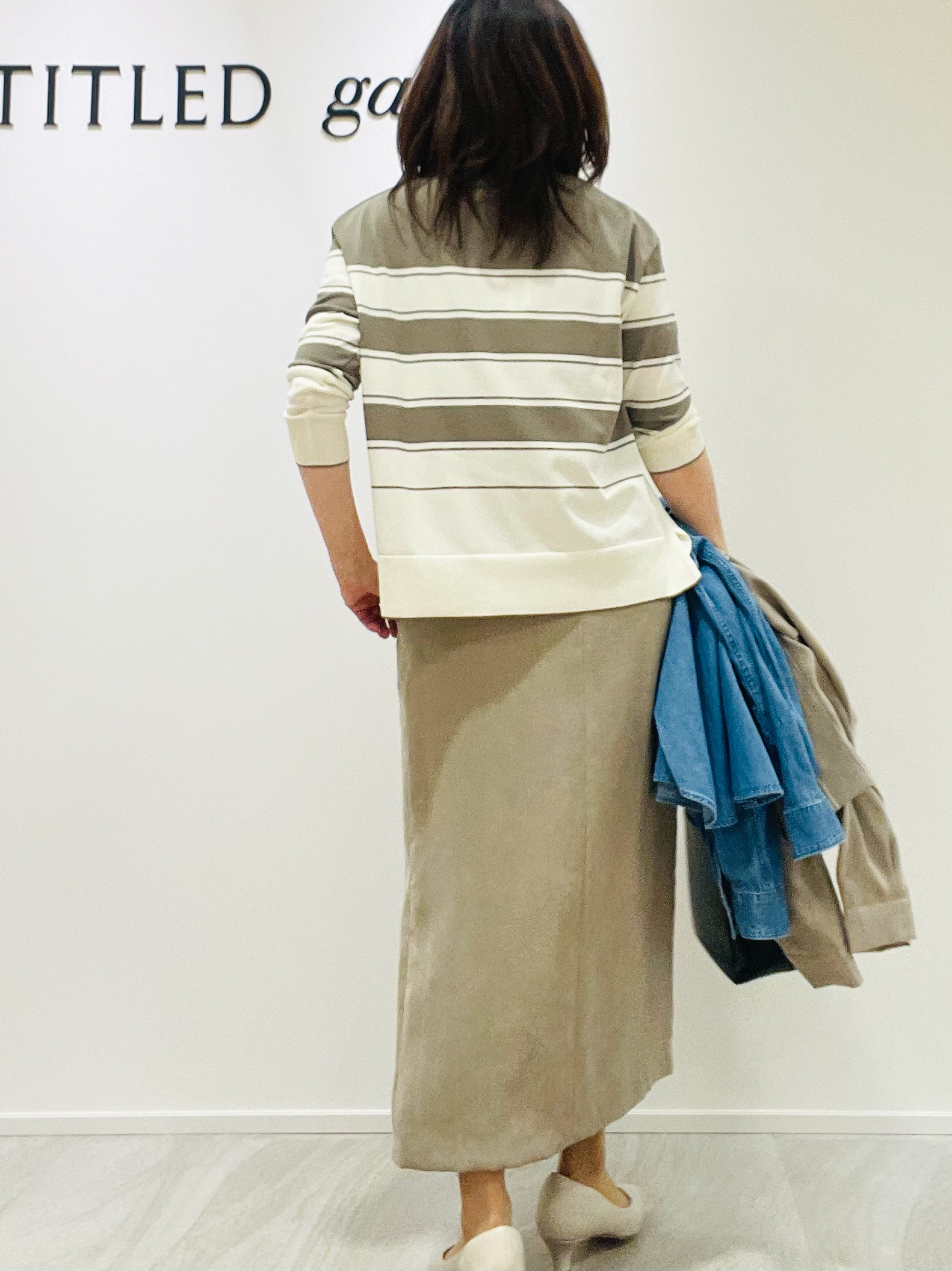 めいさんの「UNTITLED｜【顔周りすっきり/体型カバー】ドライタッチVネックニットプルオーバー」を使ったコーディネート