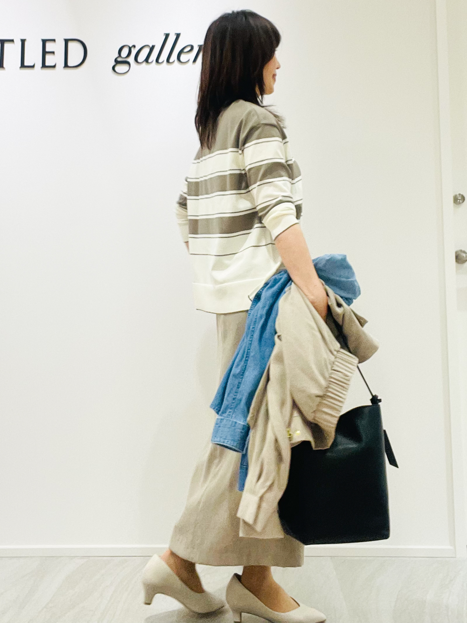 めいさんの「UNTITLED｜【顔周りすっきり/体型カバー】ドライタッチVネックニットプルオーバー」を使ったコーディネート