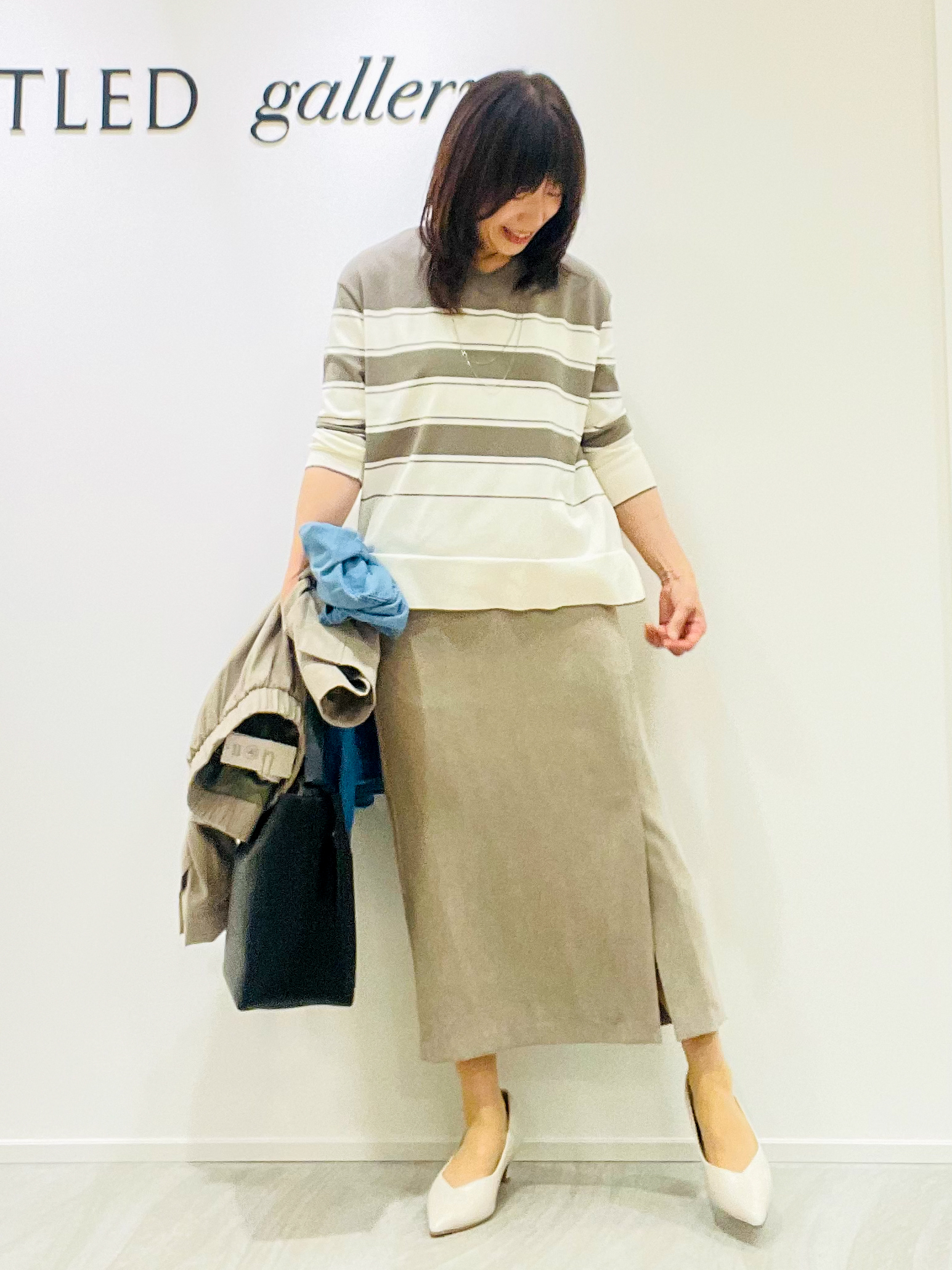 めいさんの「UNTITLED｜【顔周りすっきり/体型カバー】ドライタッチVネックニットプルオーバー」を使ったコーディネート