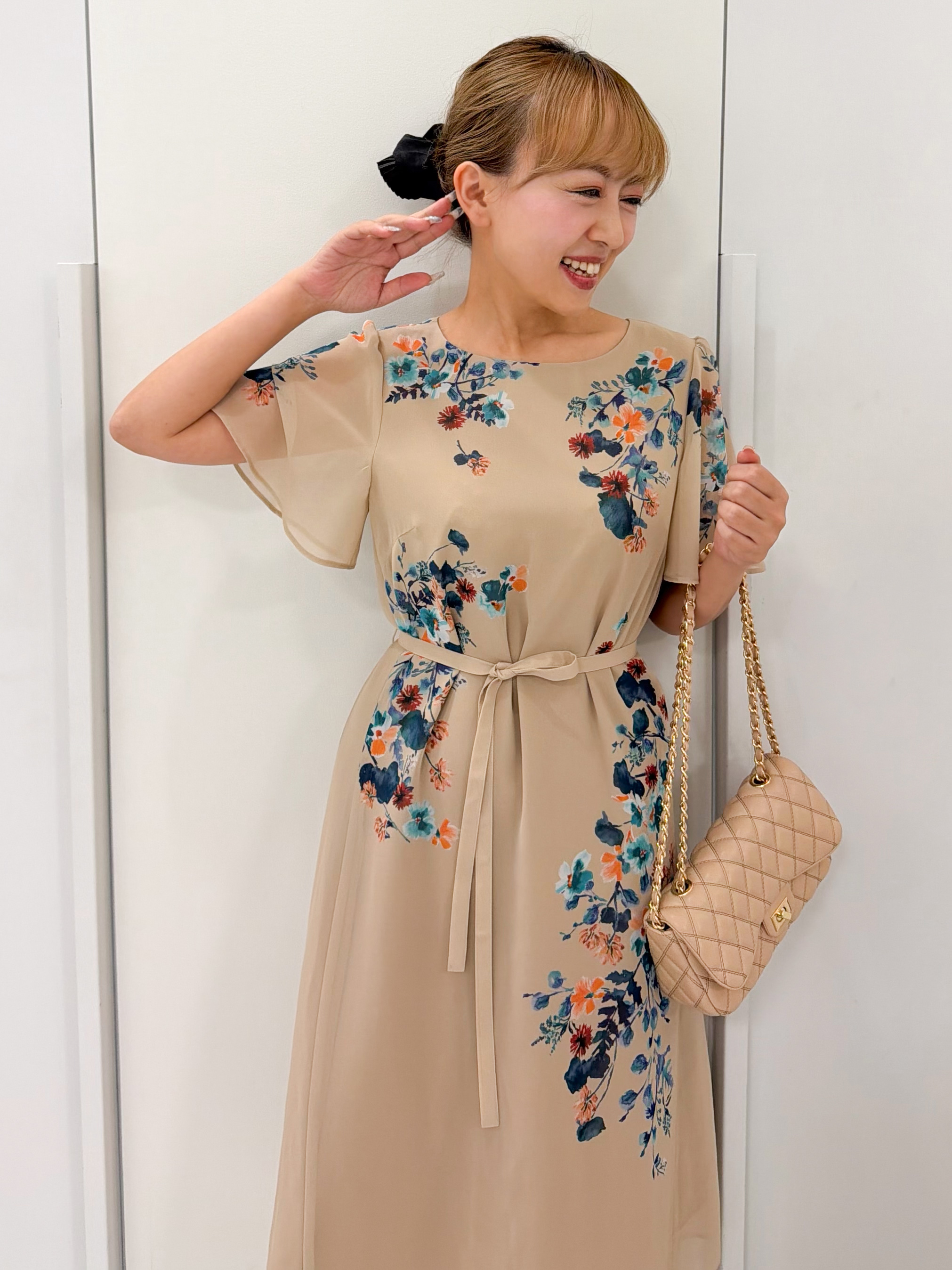 chiiさんの「COUP DE CHANCE｜【手洗い可／日本製】多色花柄プリントワンピース」を使ったコーディネート