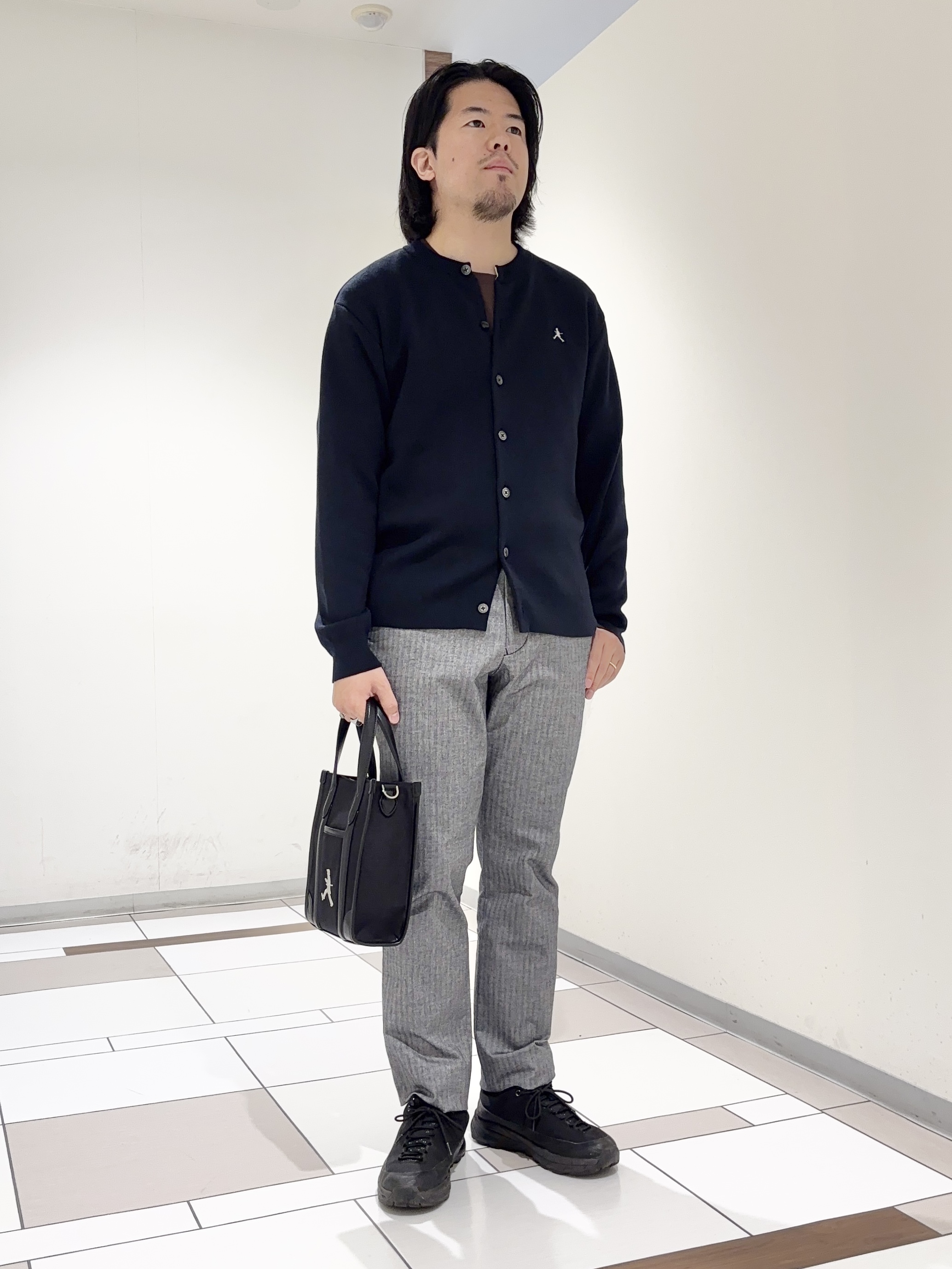 及川さんの「TAKEO KIKUCHI｜【BOWLER HAT LABEL】日本製クルーネックカーディガン」を使ったコーディネート