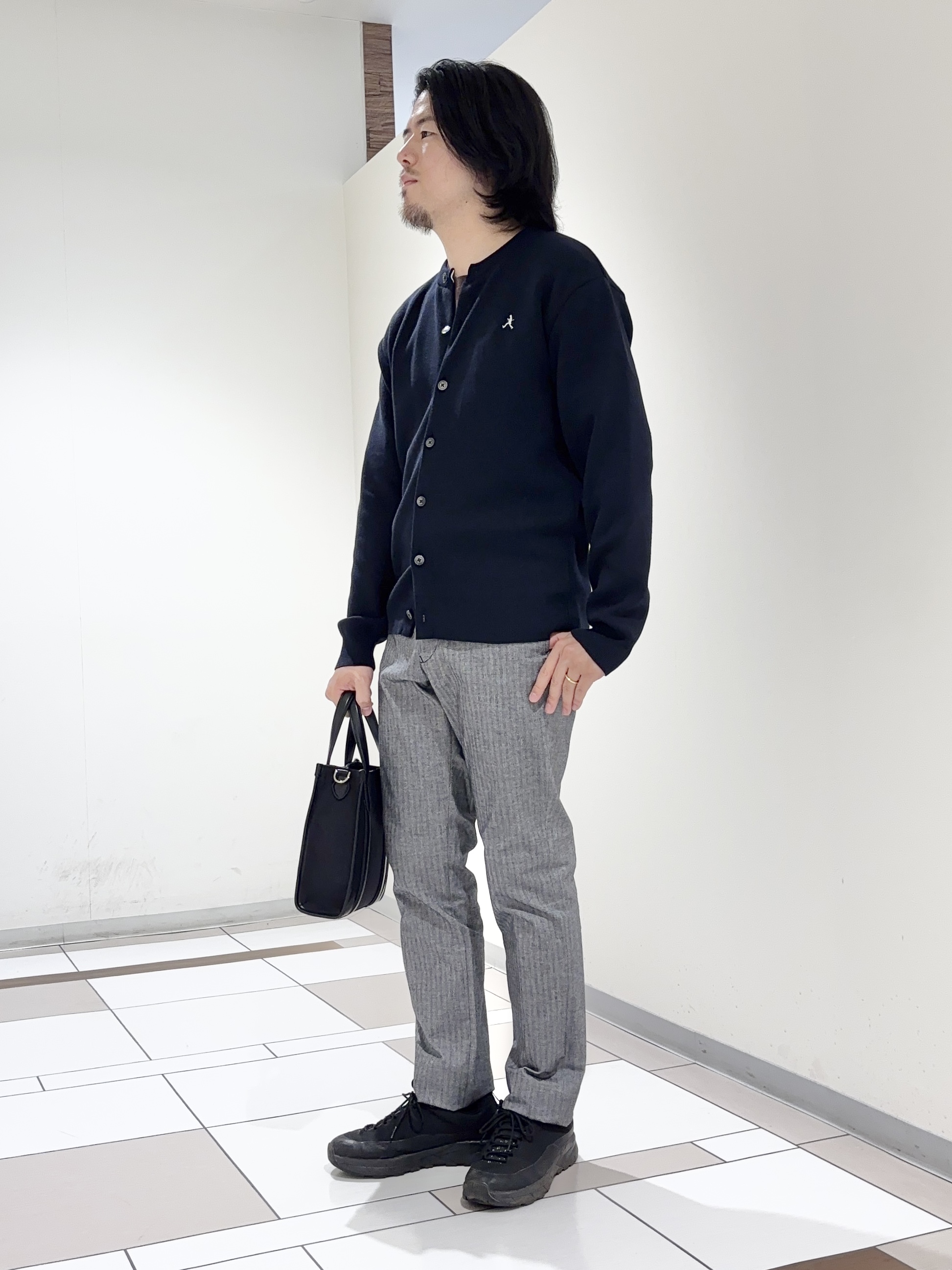 及川さんの「TAKEO KIKUCHI｜【BOWLER HAT LABEL】日本製クルーネックカーディガン」を使ったコーディネート