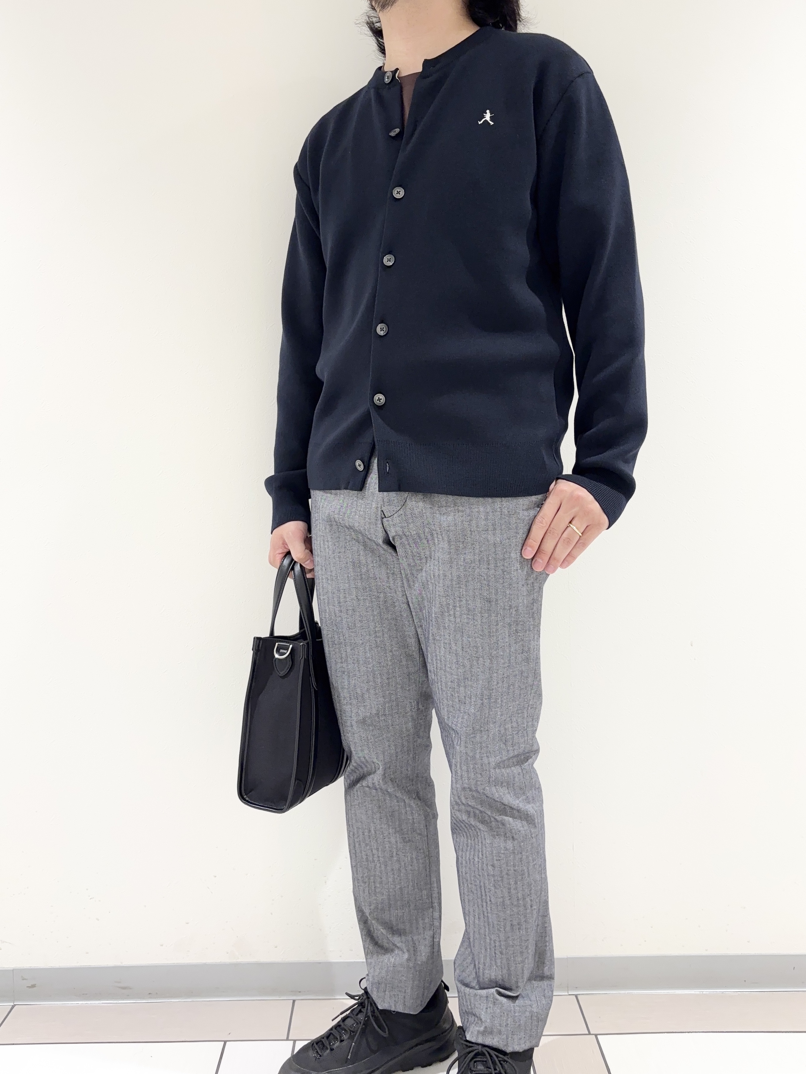 及川さんの「TAKEO KIKUCHI｜【BOWLER HAT LABEL】日本製クルーネックカーディガン」を使ったコーディネート
