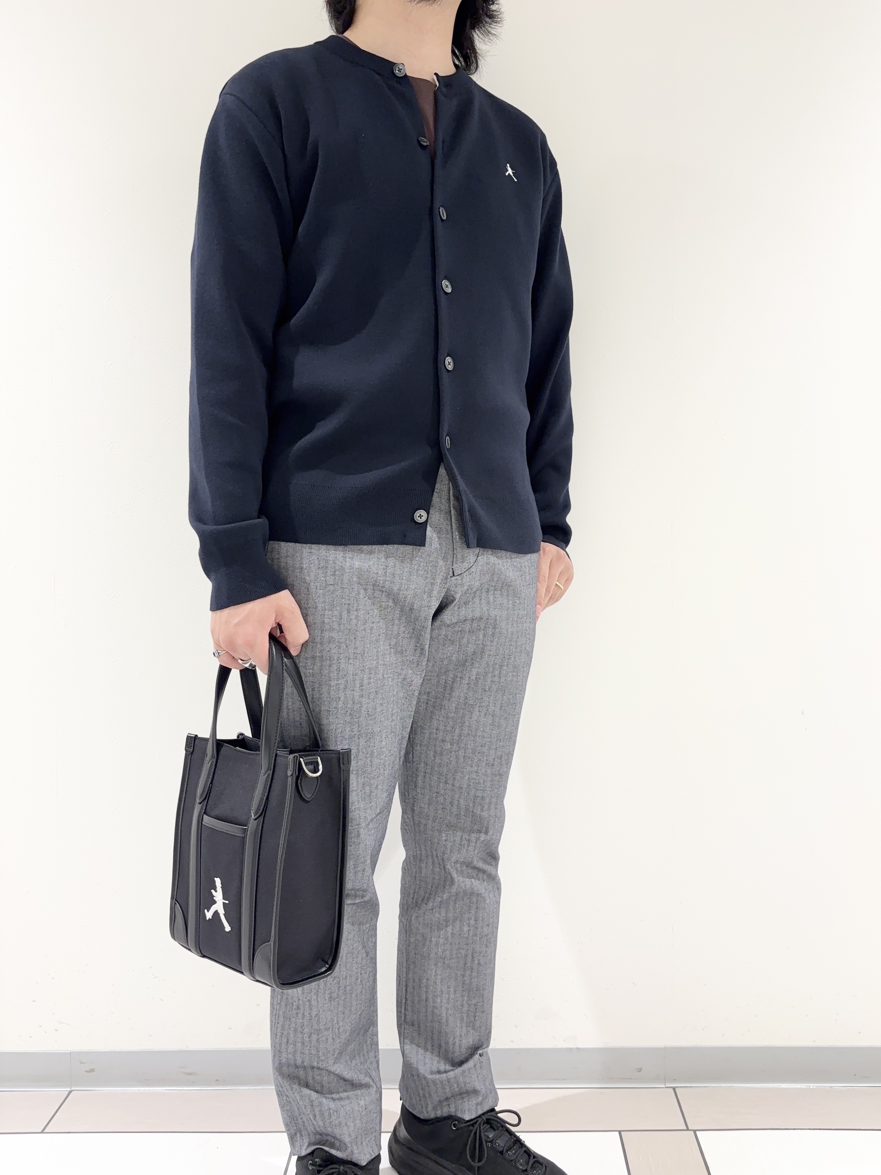 及川さんの「TAKEO KIKUCHI｜【BOWLER HAT LABEL】日本製クルーネックカーディガン」を使ったコーディネート