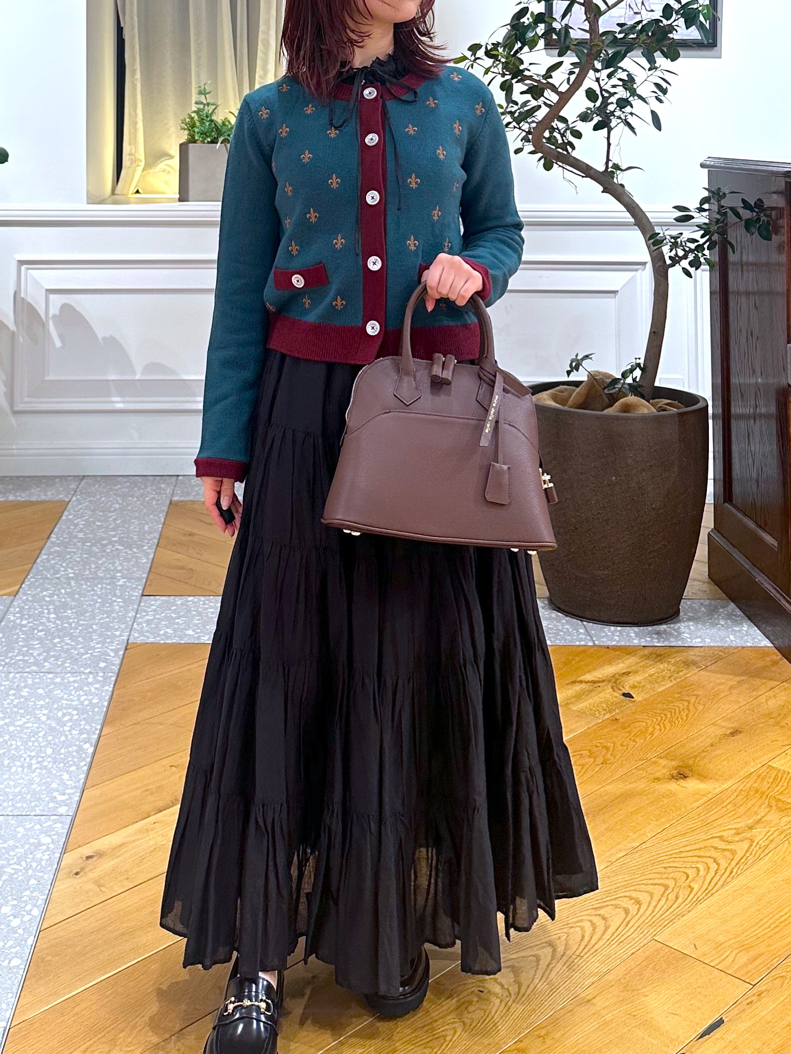 なべこさんの「DRESSTERIOR｜リリークレストカーディガン」を使ったコーディネート