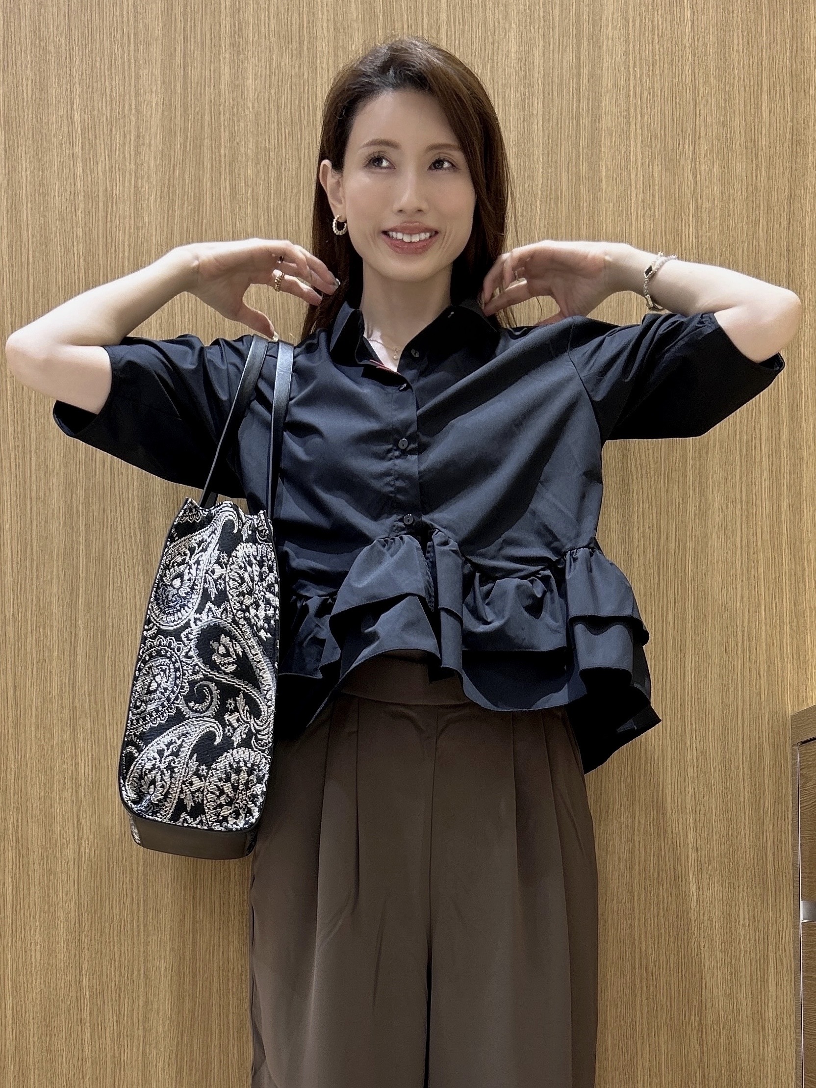 maiさんの「OPAQUE.CLIP｜裾ラッフルデザインブラウス【洗濯機OK】」を使ったコーディネート