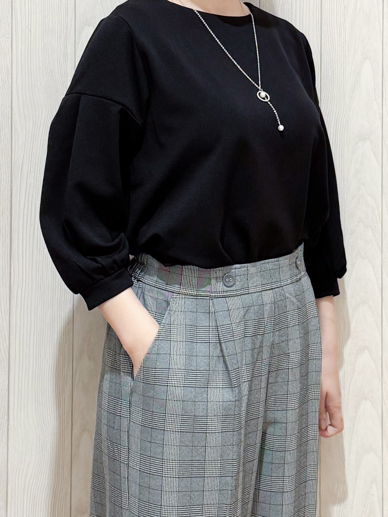 愛さんの「SHOO･LA･RUE｜【セットアップ可/洗濯機可】軽やかに羽織れる スポンディッシュ ニットカーディガン」を使ったコーディネート