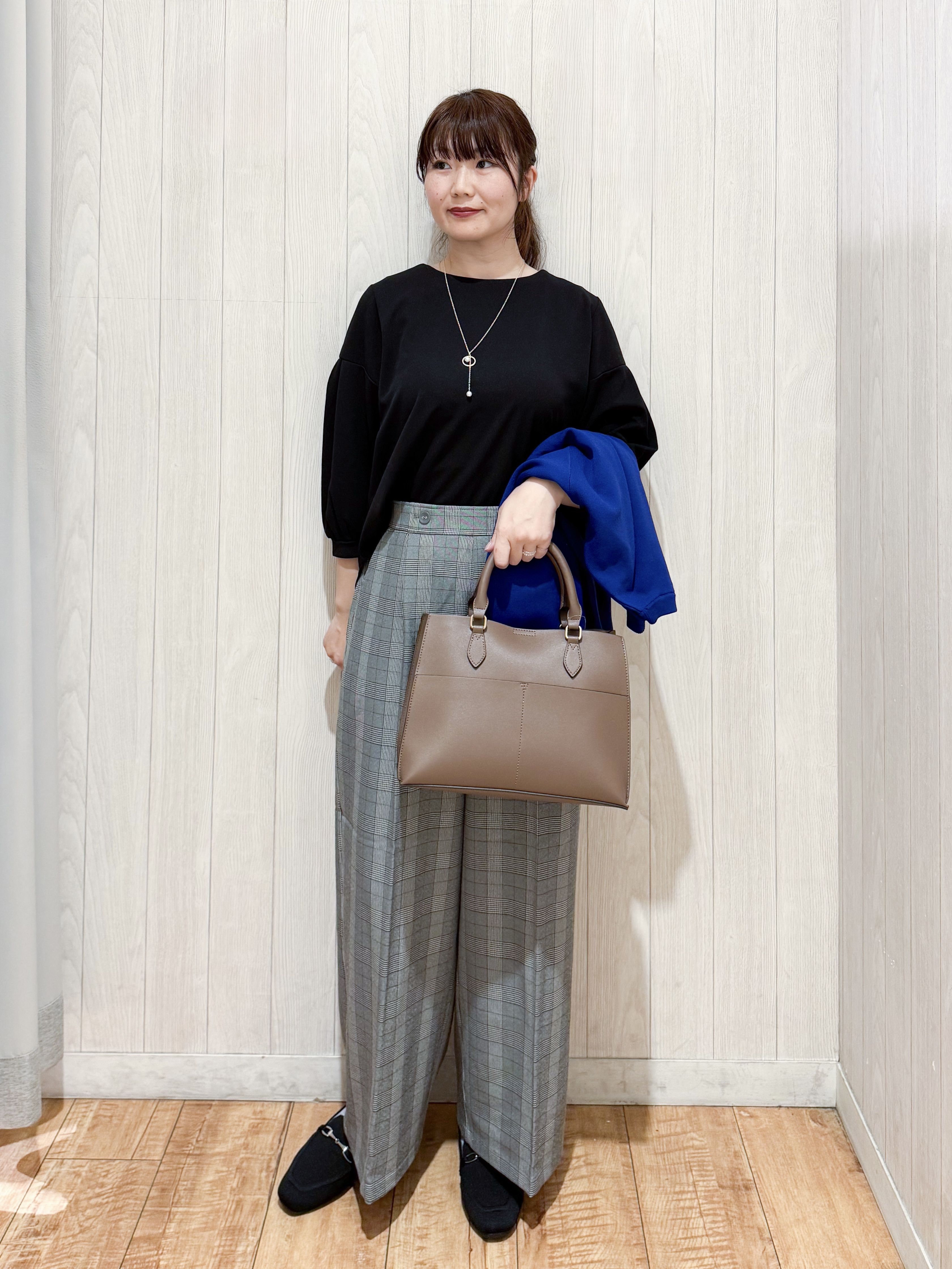 愛さんの「SHOO･LA･RUE｜【セットアップ可/洗濯機可】軽やかに羽織れる スポンディッシュ ニットカーディガン」を使ったコーディネート