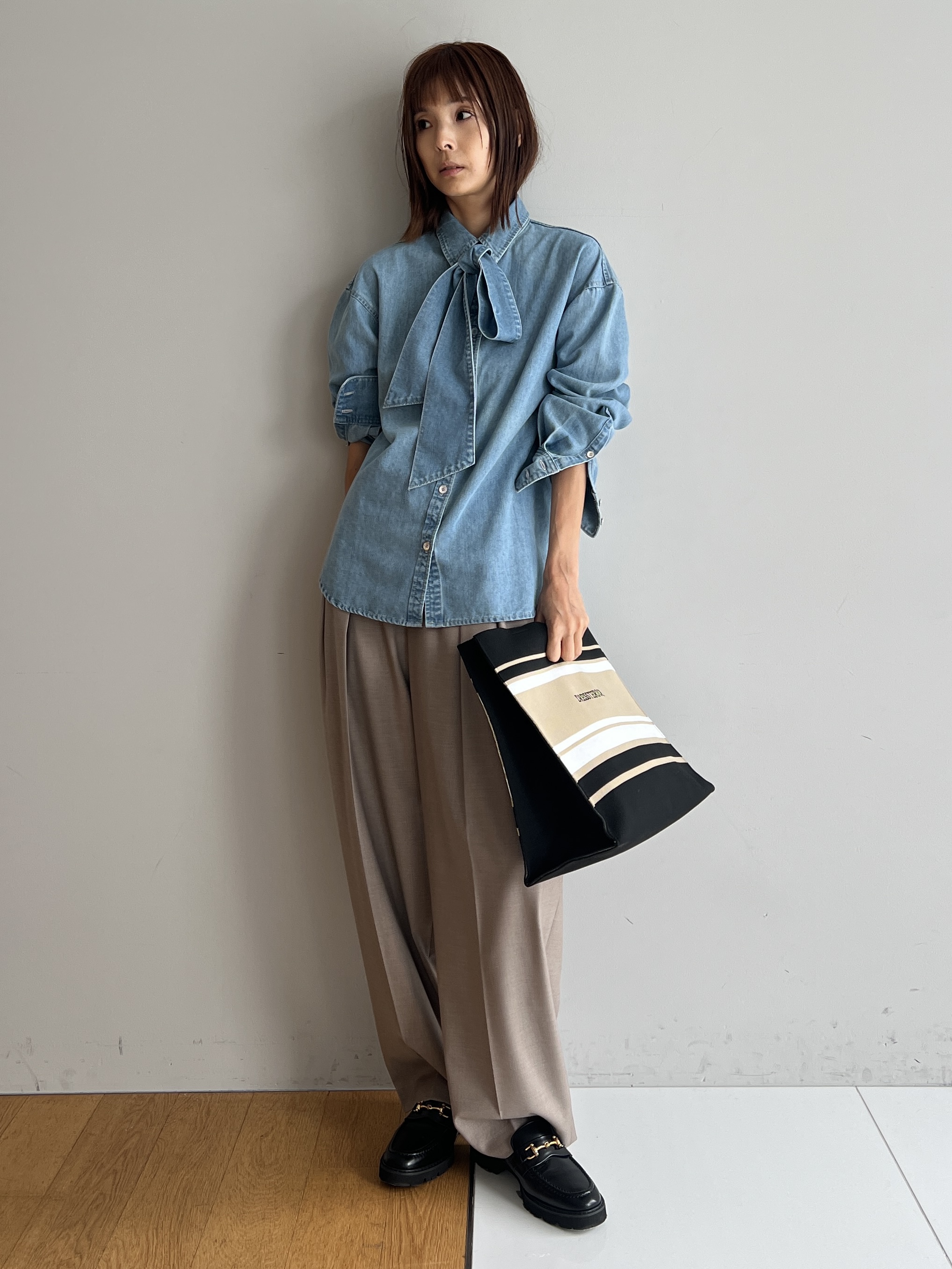 misaさんの「DRESSTERIOR｜【取り外し可能】2WAY ボウタイデニムシャツ」を使ったコーディネート