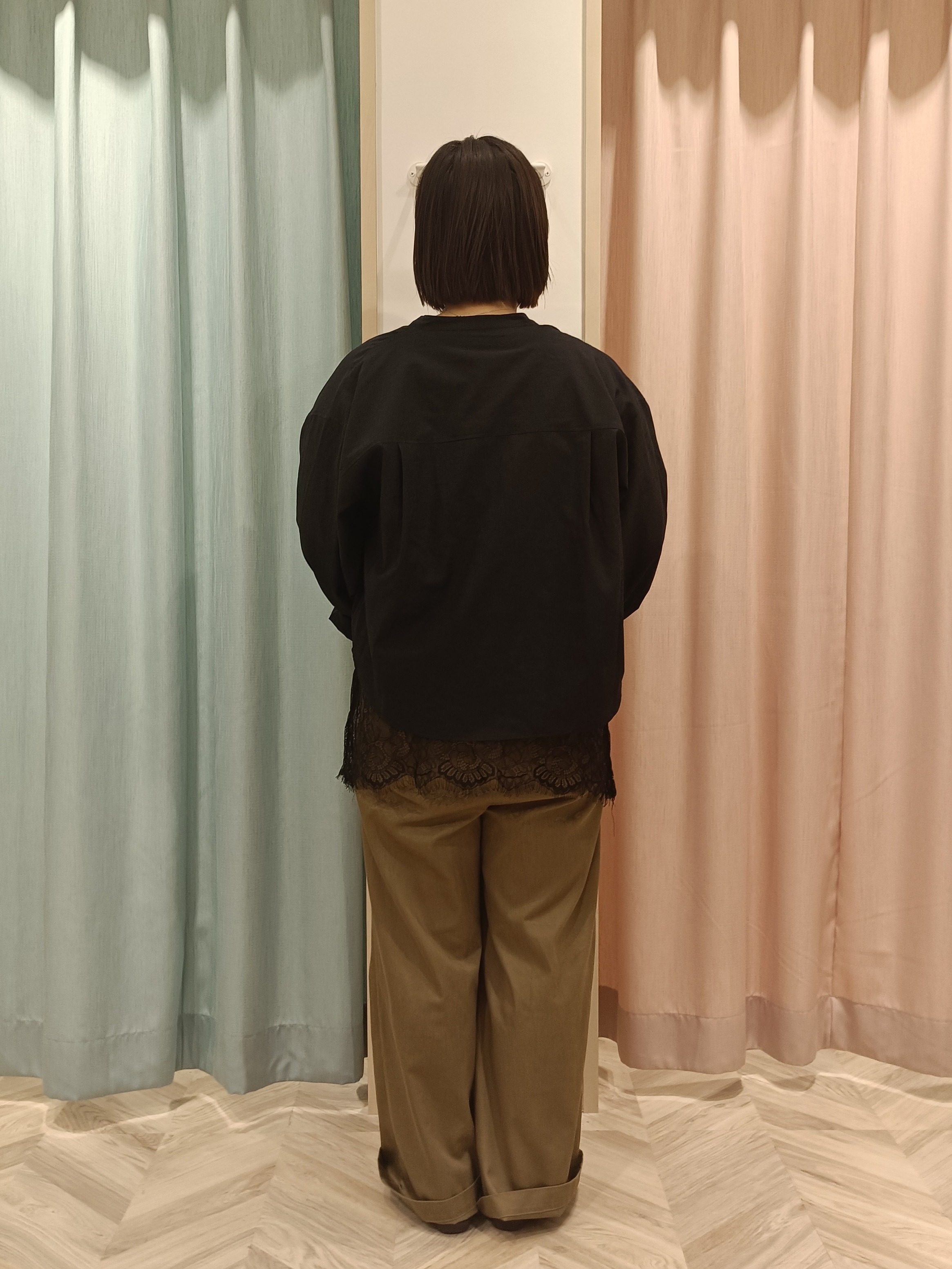カオリさんの「SHOO･LA･RUE｜【通気性〇/S-LL/洗濯機可】さらりと心地よい。ノーカラーシャツ」を使ったコーディネート