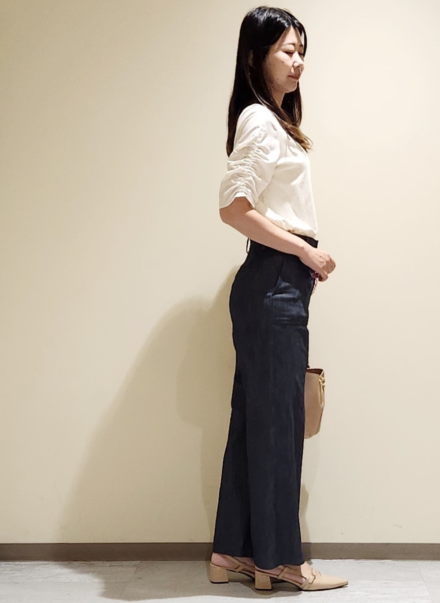 yukaさんの「COUP DE CHANCE｜【手洗い可／日本製】袖ギャザーカットソー」を使ったコーディネート