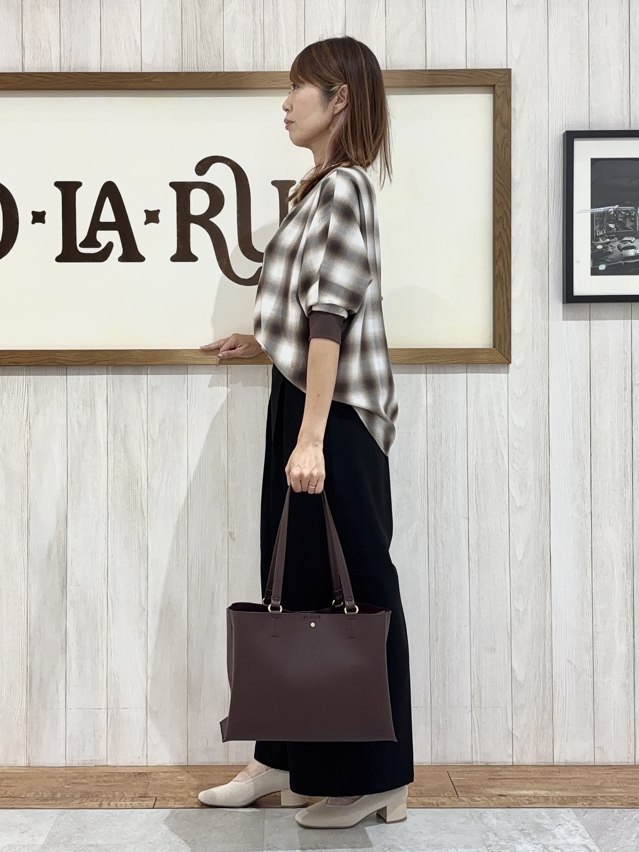 みきぽんさんの「SHOO･LA･RUE｜【着丈選べる/洗濯後しわになりにくい】インせず着られる ドルマンブラウス」を使ったコーディネート