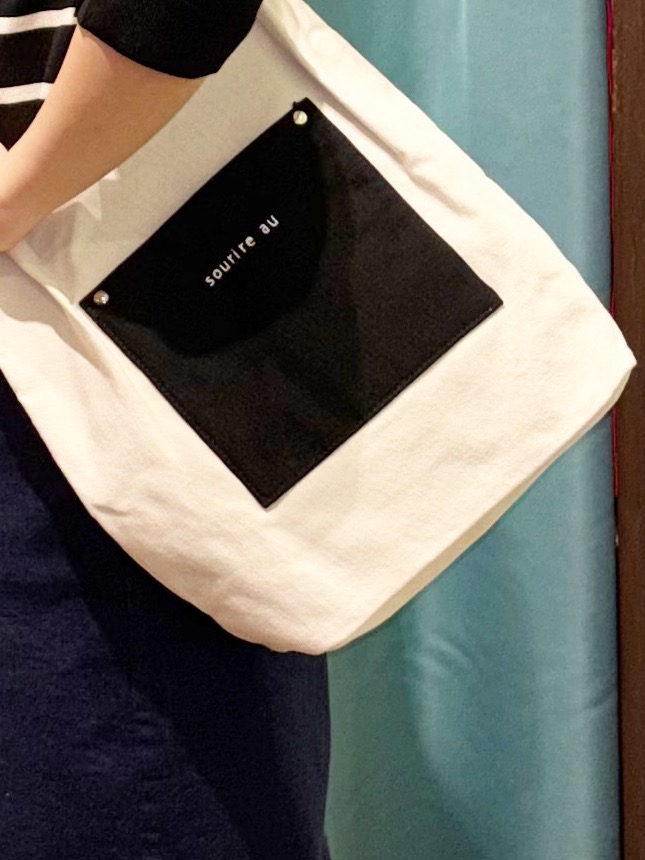 tukiさんの「SHOO･LA･RUE｜【洗濯機可/S-LL】抜け感ある着こなしに 金ボタン付き スポンディッシュ クルーネックニット」を使ったコーディネート