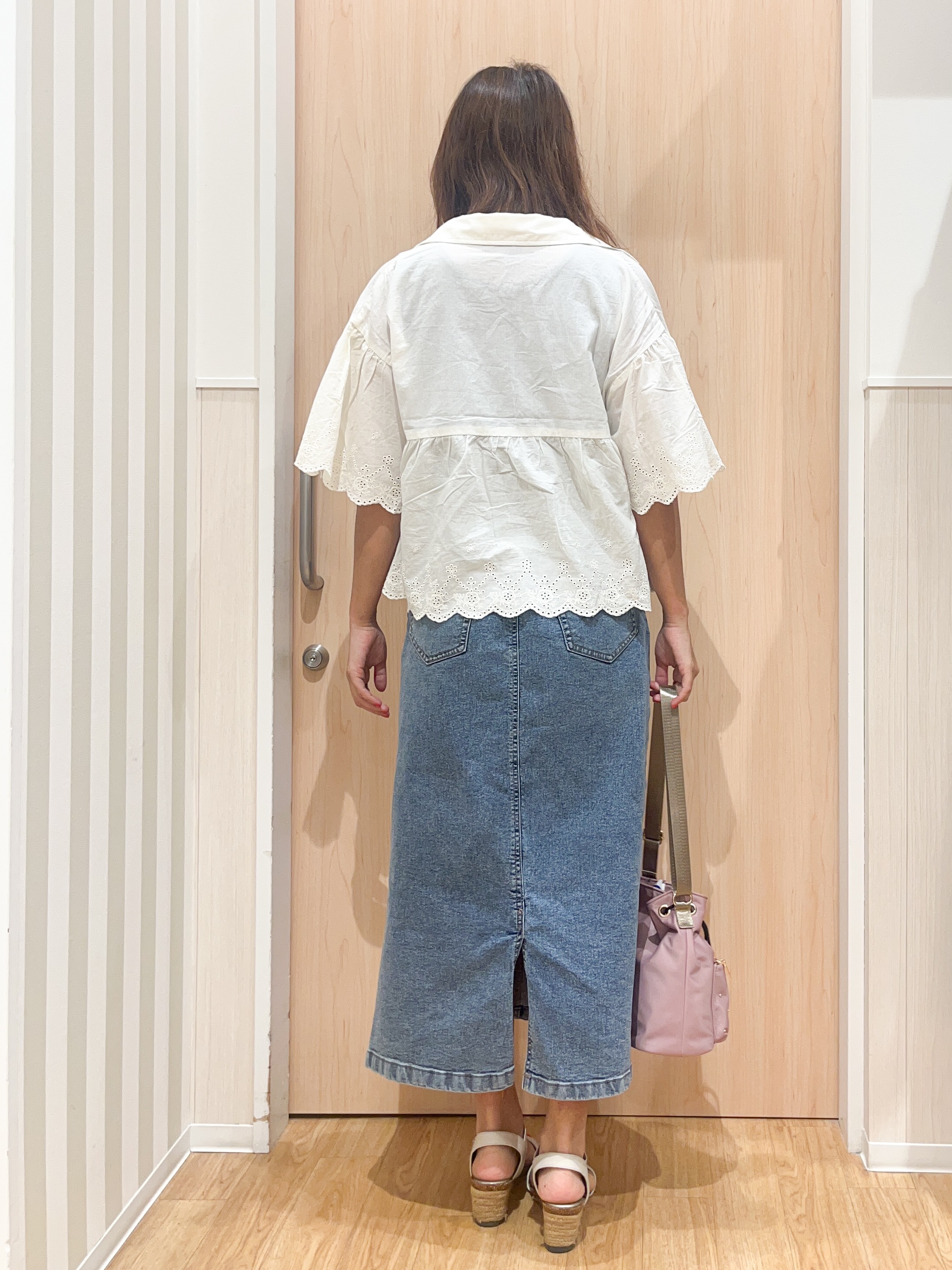 natsumiさんの「SHOO･LA･RUE｜【洗濯機可/綿100％/体型カバー】刺繍レースがこなれ見え 二の腕が隠せる ペプラムブラウス」を使ったコーディネート