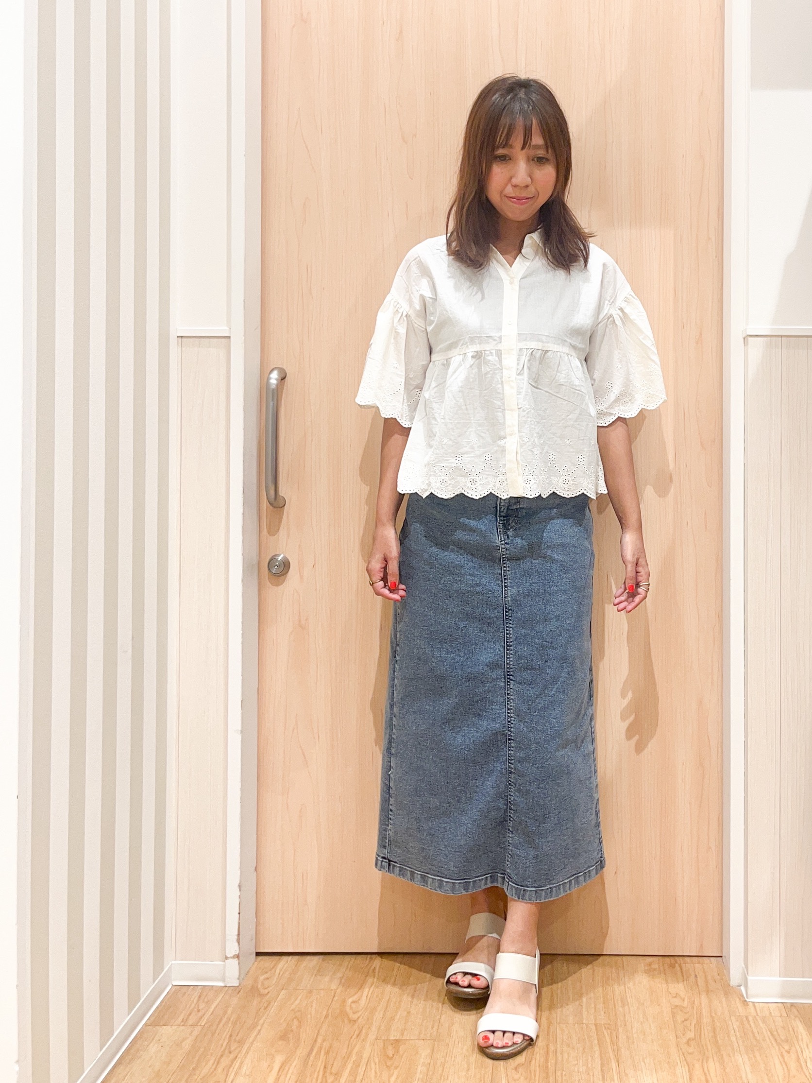 natsumiさんの「SHOO･LA･RUE｜【洗濯機可/綿100％/体型カバー】刺繍レースがこなれ見え 二の腕が隠せる ペプラムブラウス」を使ったコーディネート