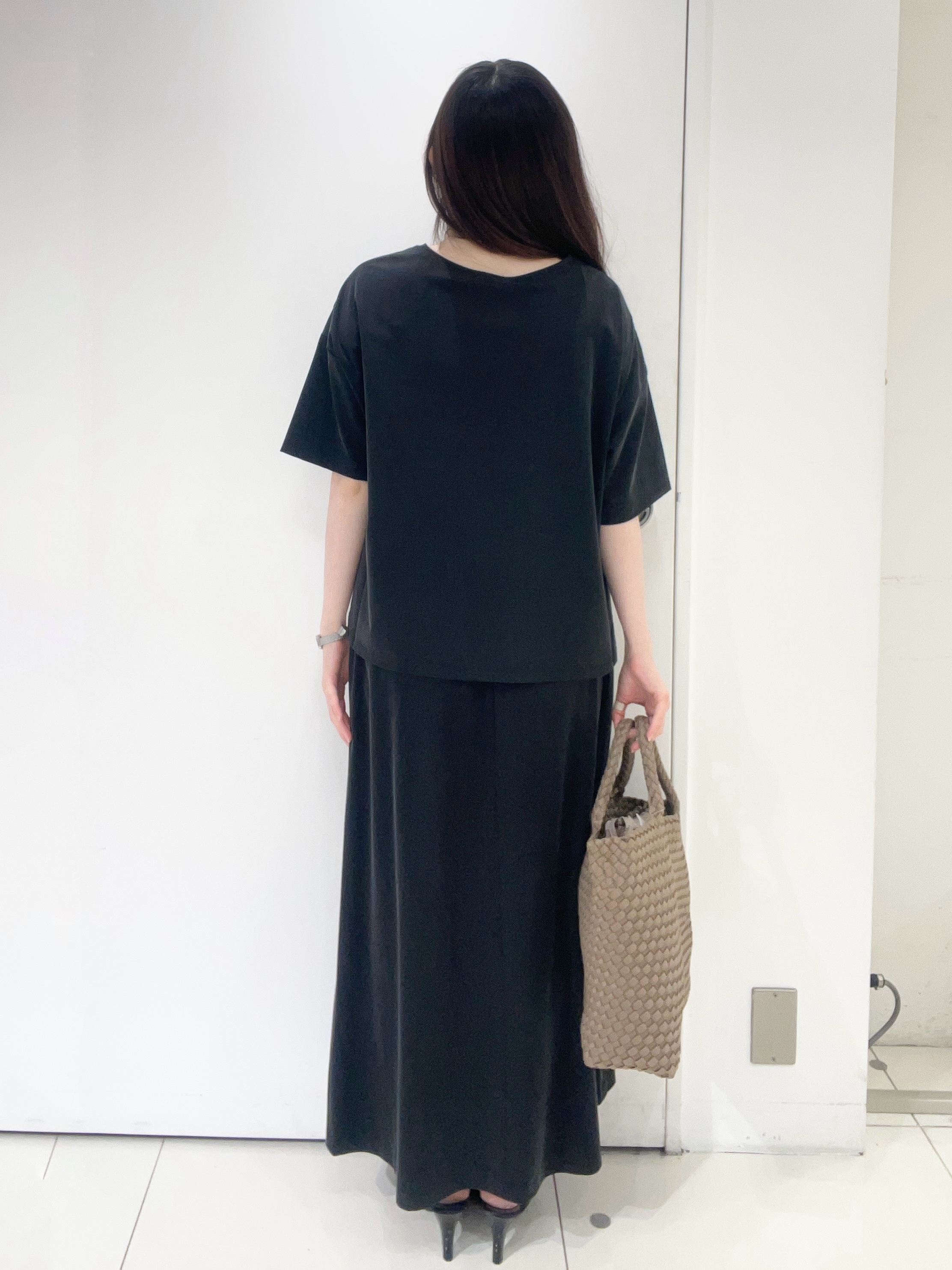 moeさんの「UNTITLED｜【きれいめTシャツ/セットアップ可】ヴィンテージライクプルオーバー」を使ったコーディネート