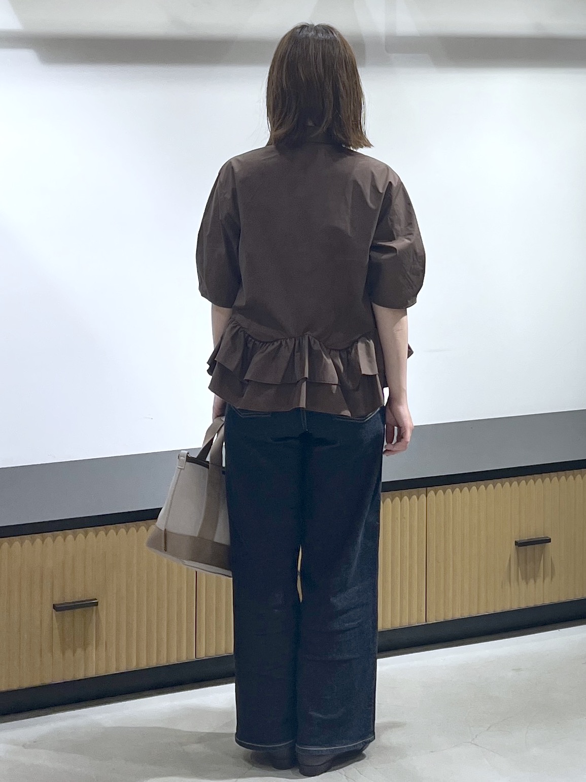 mikiさんの「OPAQUE.CLIP｜裾ラッフルデザインブラウス【洗濯機OK】」を使ったコーディネート