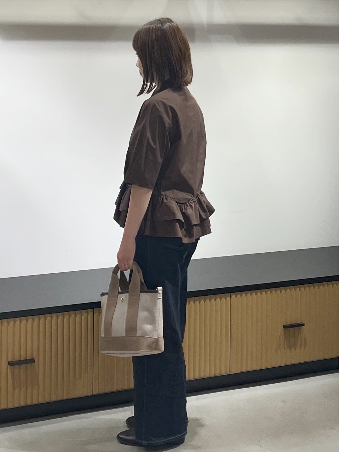 mikiさんの「OPAQUE.CLIP｜裾ラッフルデザインブラウス【洗濯機OK】」を使ったコーディネート