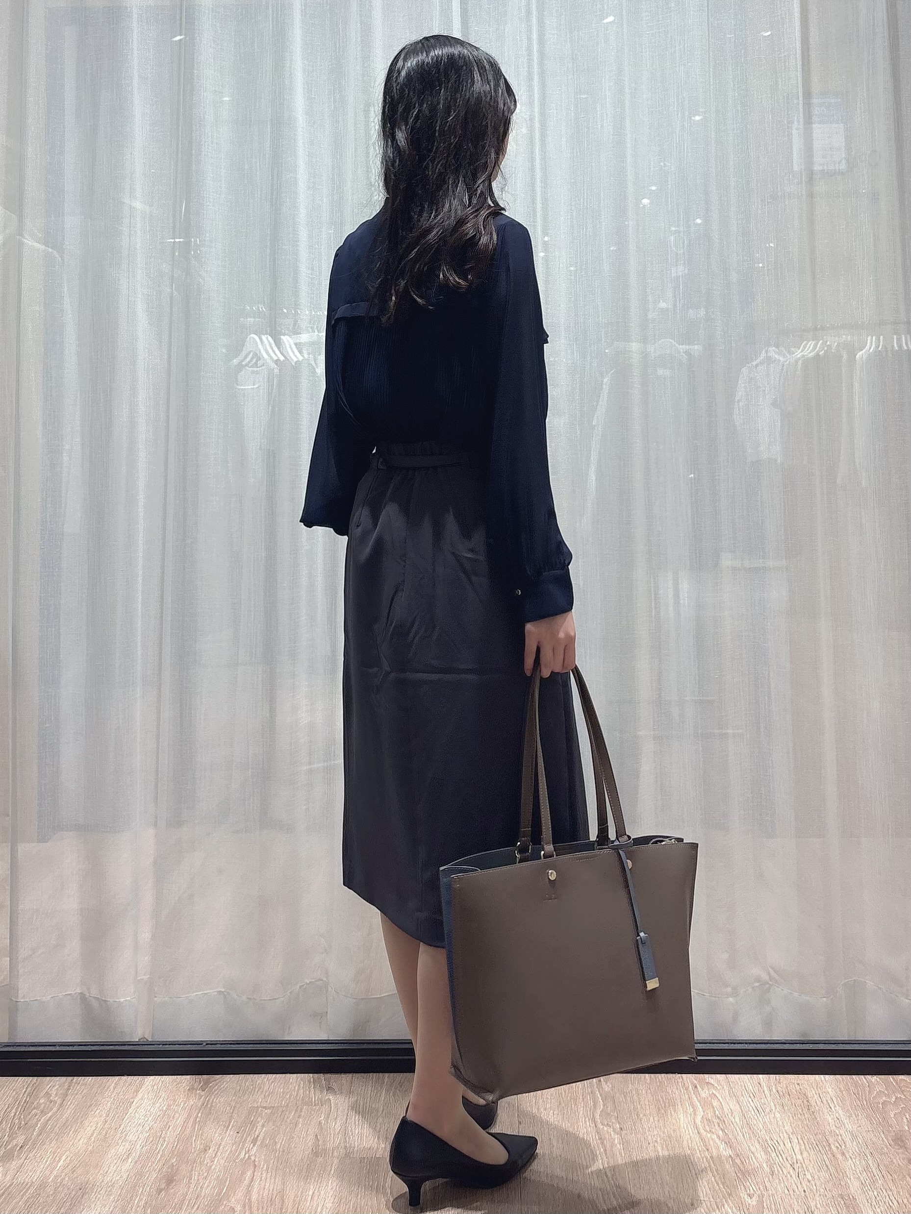 ぞうげさんの「OPAQUE.CLIP｜プリーツレイヤードバンドカラーブラウス【洗濯機OK／イージーアイロン／防シワ】」を使ったコーディネート