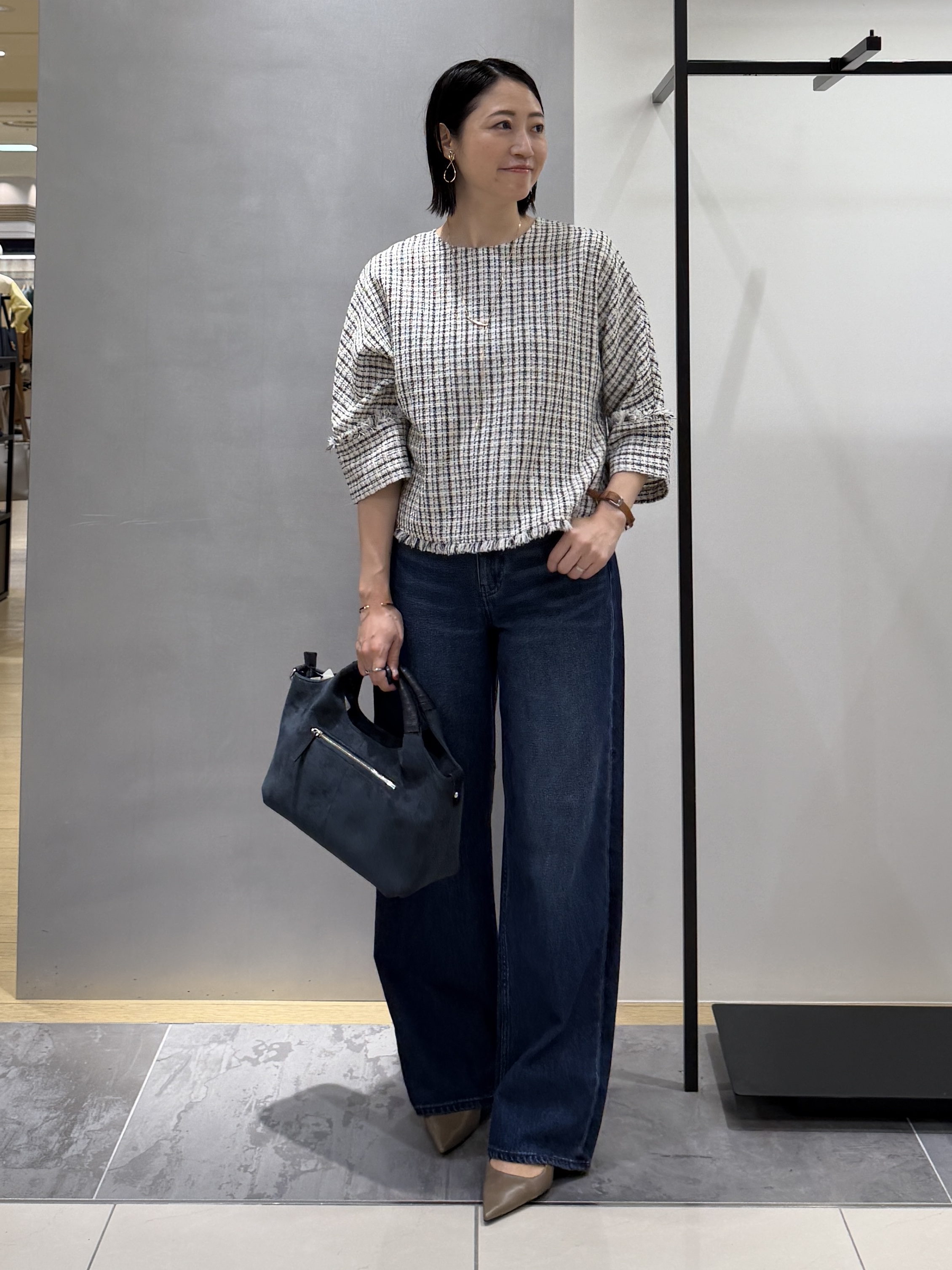 shihoさんの「INDIVI｜【華やか／1枚でサマになる】上品ツイードブラウス」を使ったコーディネート