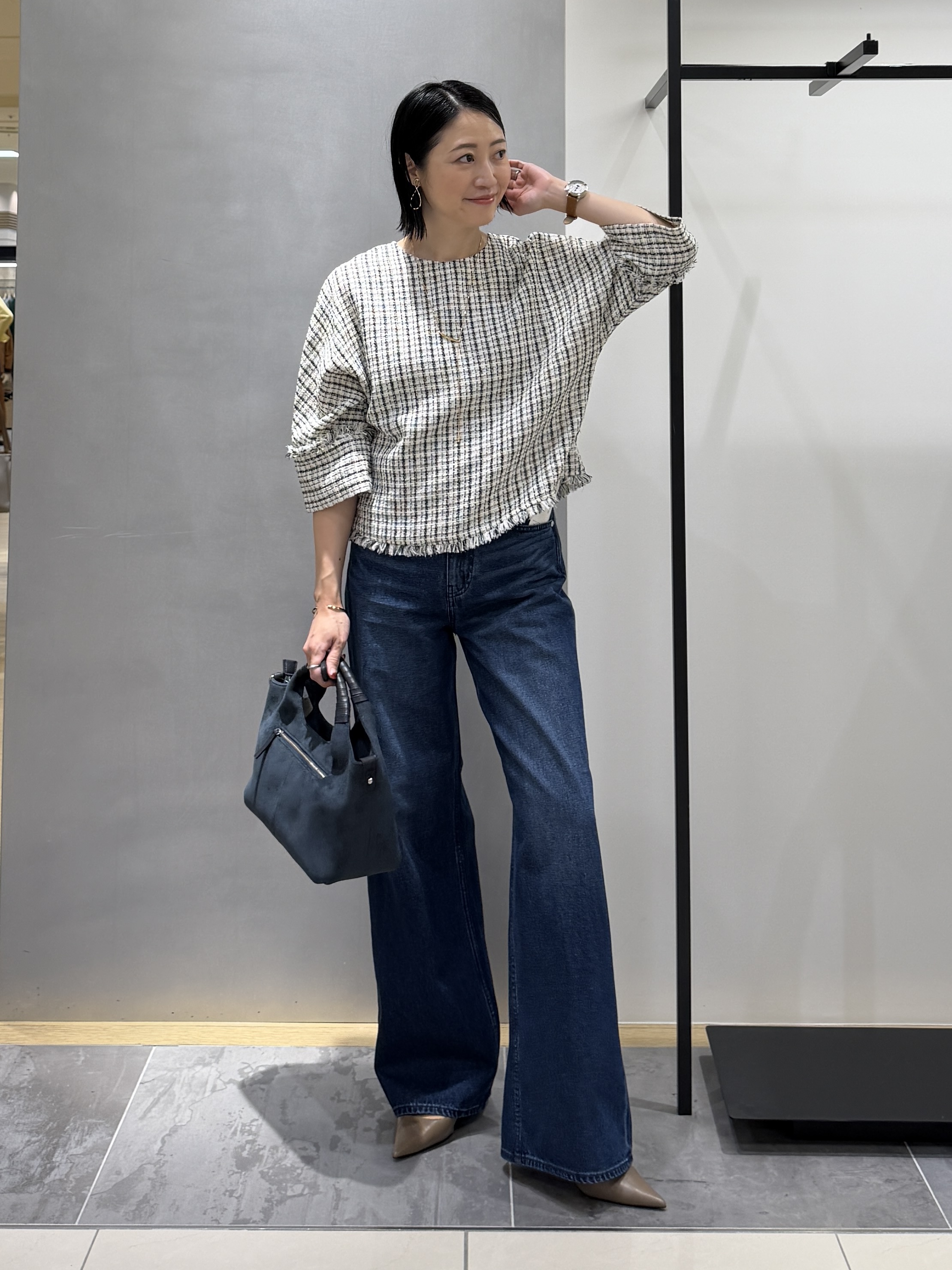 shihoさんの「INDIVI｜【華やか／1枚でサマになる】上品ツイードブラウス」を使ったコーディネート
