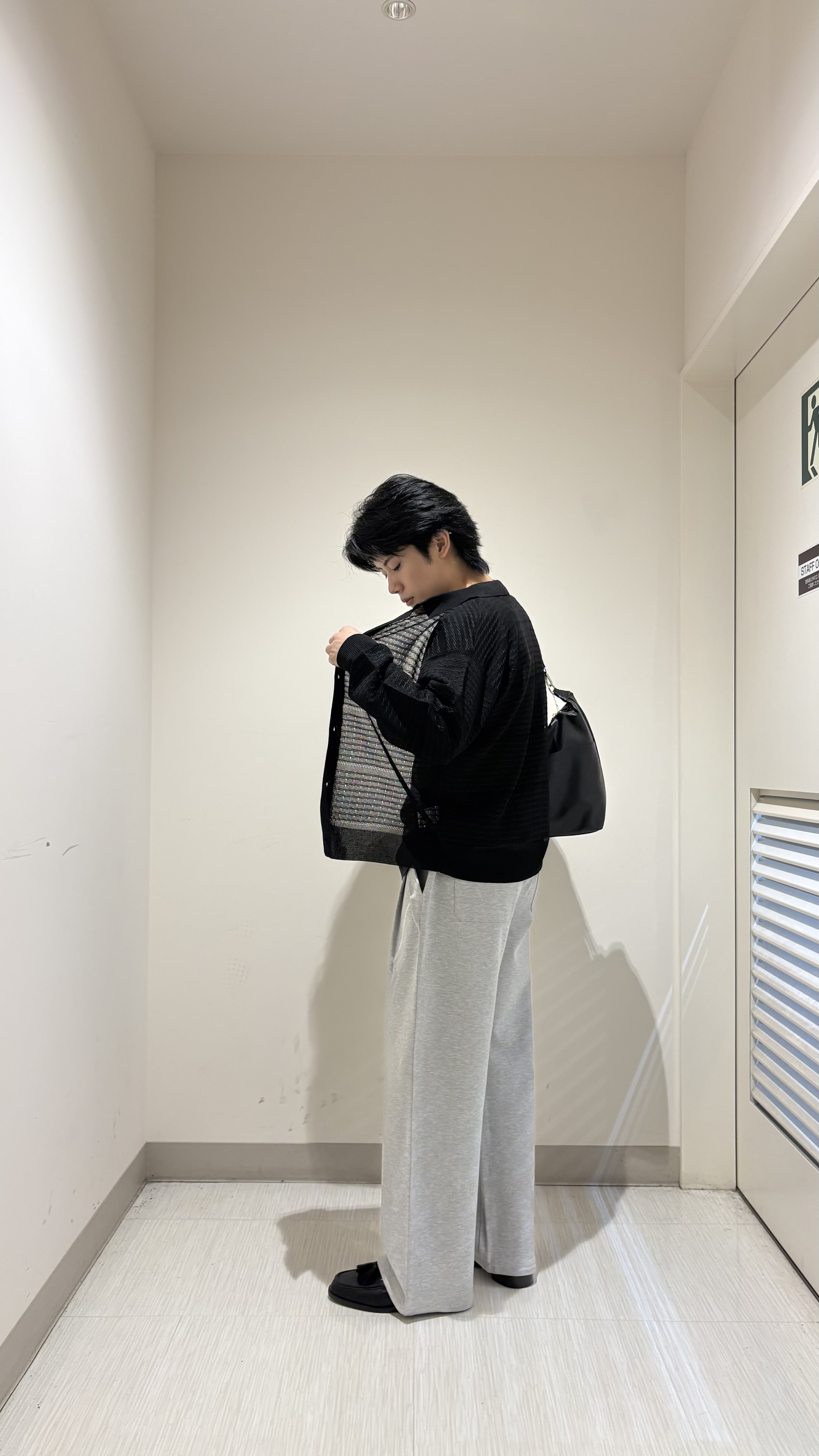 辻一樹さんの「tk.TAKEO KIKUCHI｜【接触冷感／吸水速乾】クールドライコットンTシャツ」を使ったコーディネート