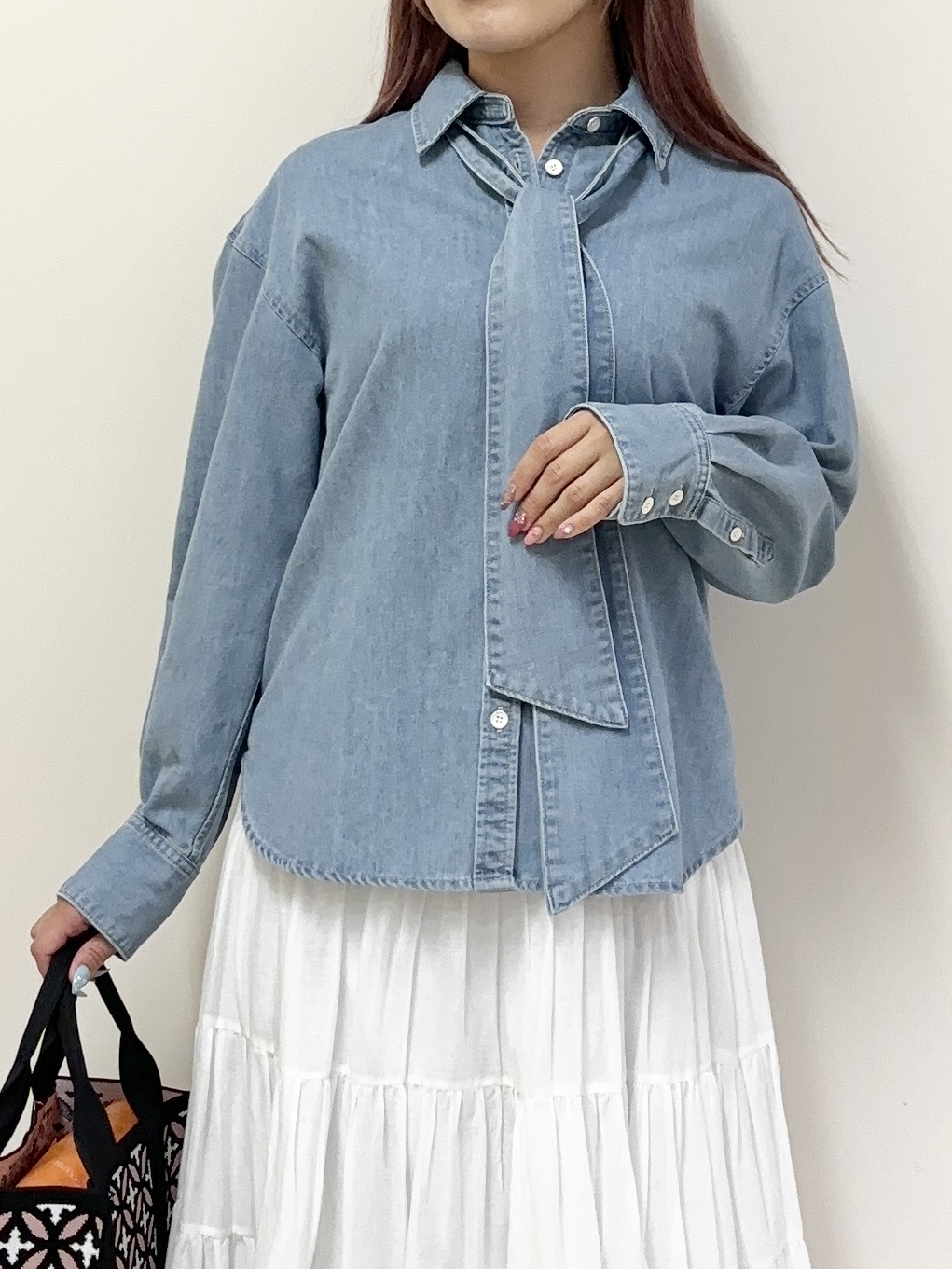 Rinaさんの「DRESSTERIOR｜【取り外し可能】2WAY ボウタイデニムシャツ」を使ったコーディネート