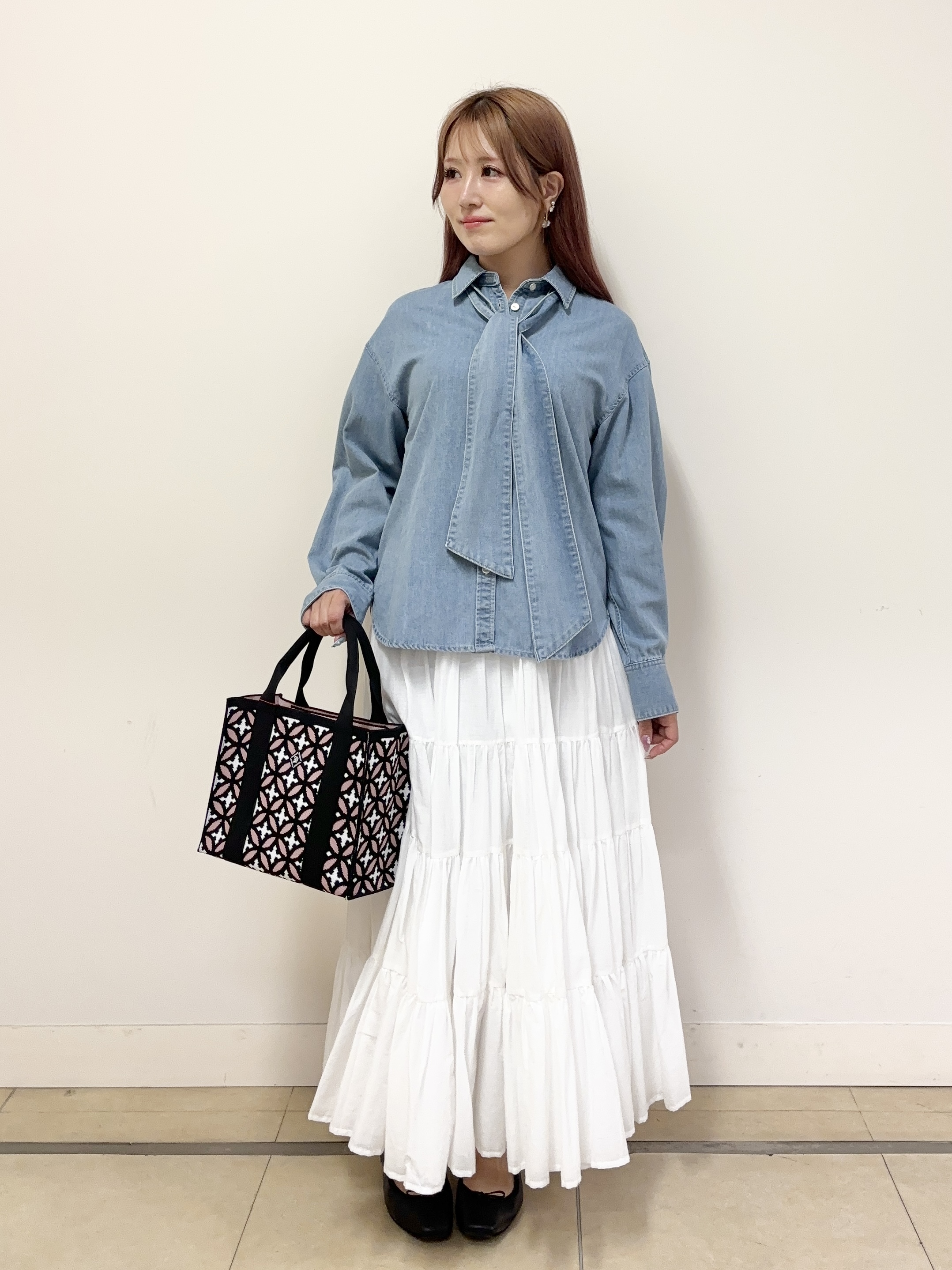 Rinaさんの「DRESSTERIOR｜【取り外し可能】2WAY ボウタイデニムシャツ」を使ったコーディネート