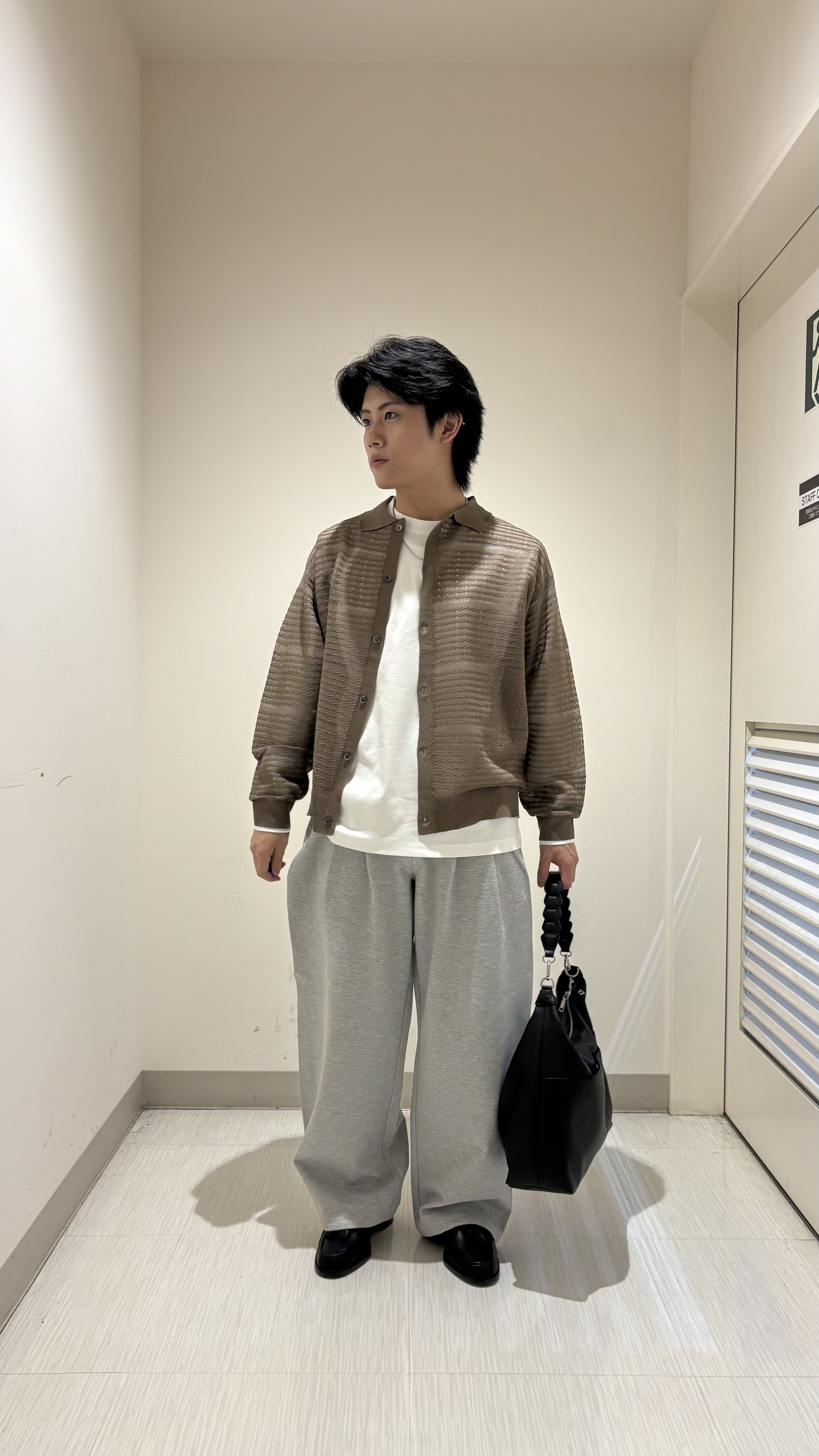 辻一樹さんの「tk.TAKEO KIKUCHI｜【接触冷感／吸水速乾】クールドライコットンTシャツ」を使ったコーディネート