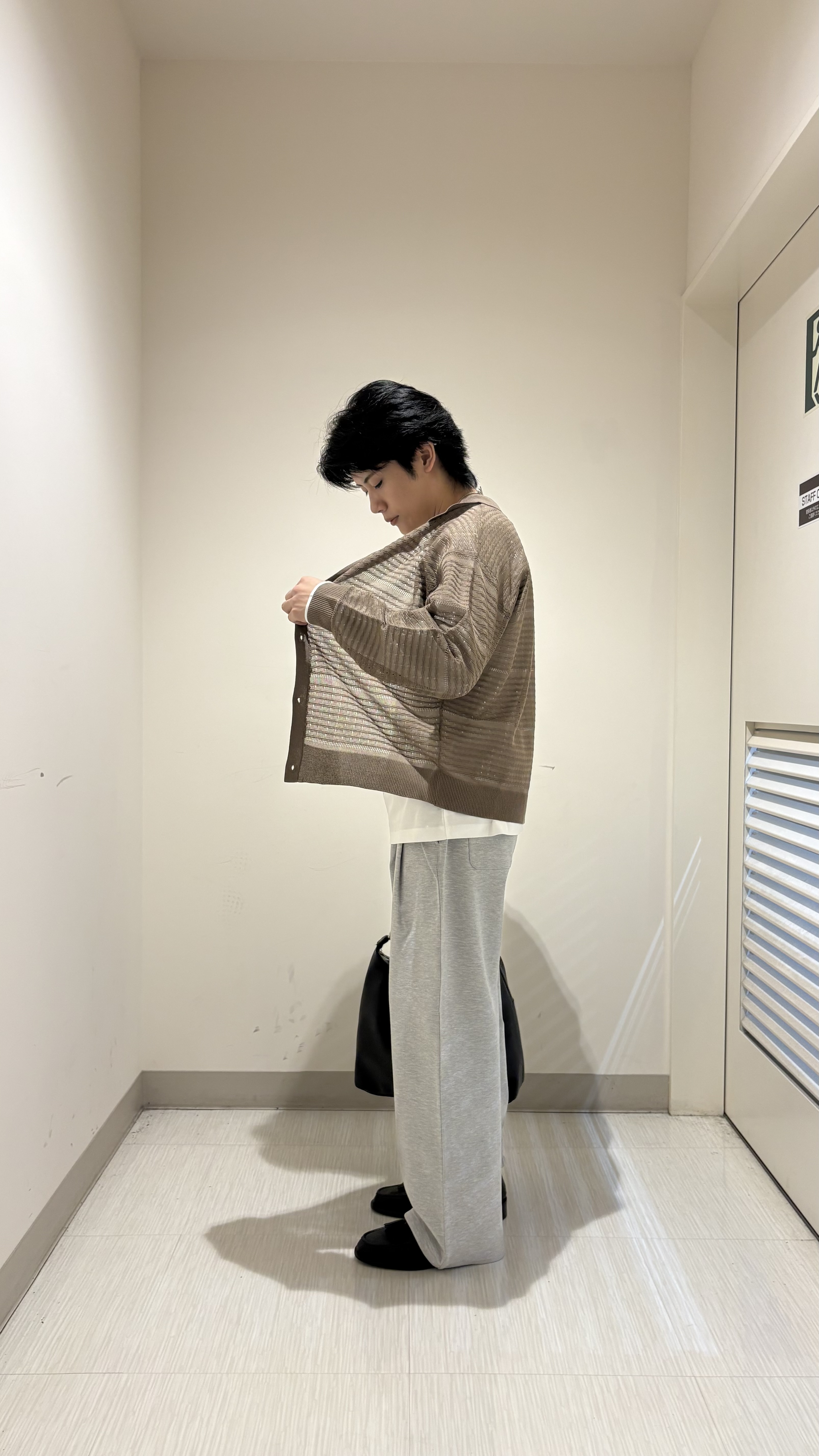 辻一樹さんの「tk.TAKEO KIKUCHI｜【接触冷感／吸水速乾】クールドライコットンTシャツ」を使ったコーディネート