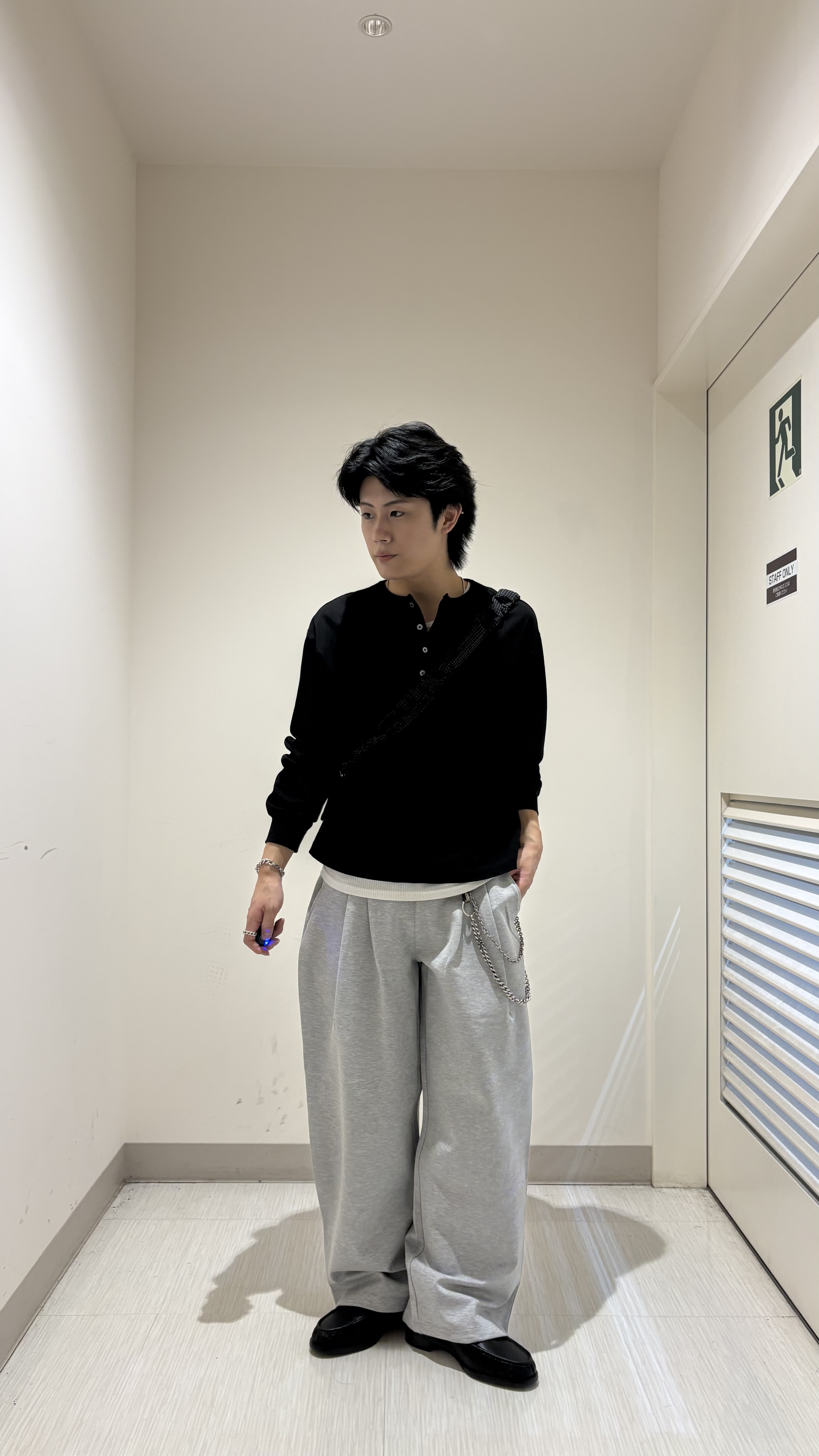 辻一樹さんの「tk.TAKEO KIKUCHI｜ヘンリーネック長袖Tシャツ」を使ったコーディネート