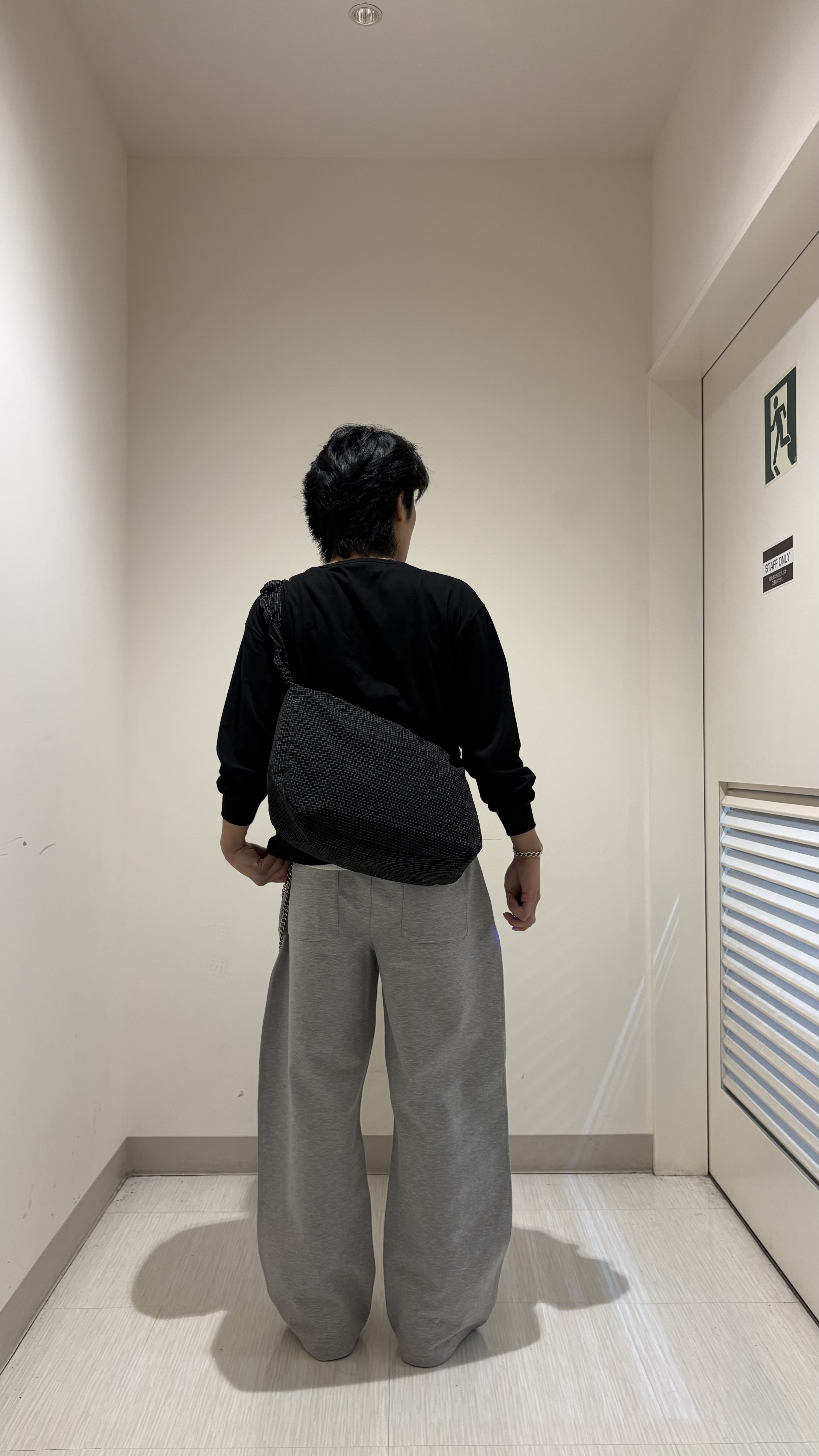 辻一樹さんの「tk.TAKEO KIKUCHI｜ヘンリーネック長袖Tシャツ」を使ったコーディネート
