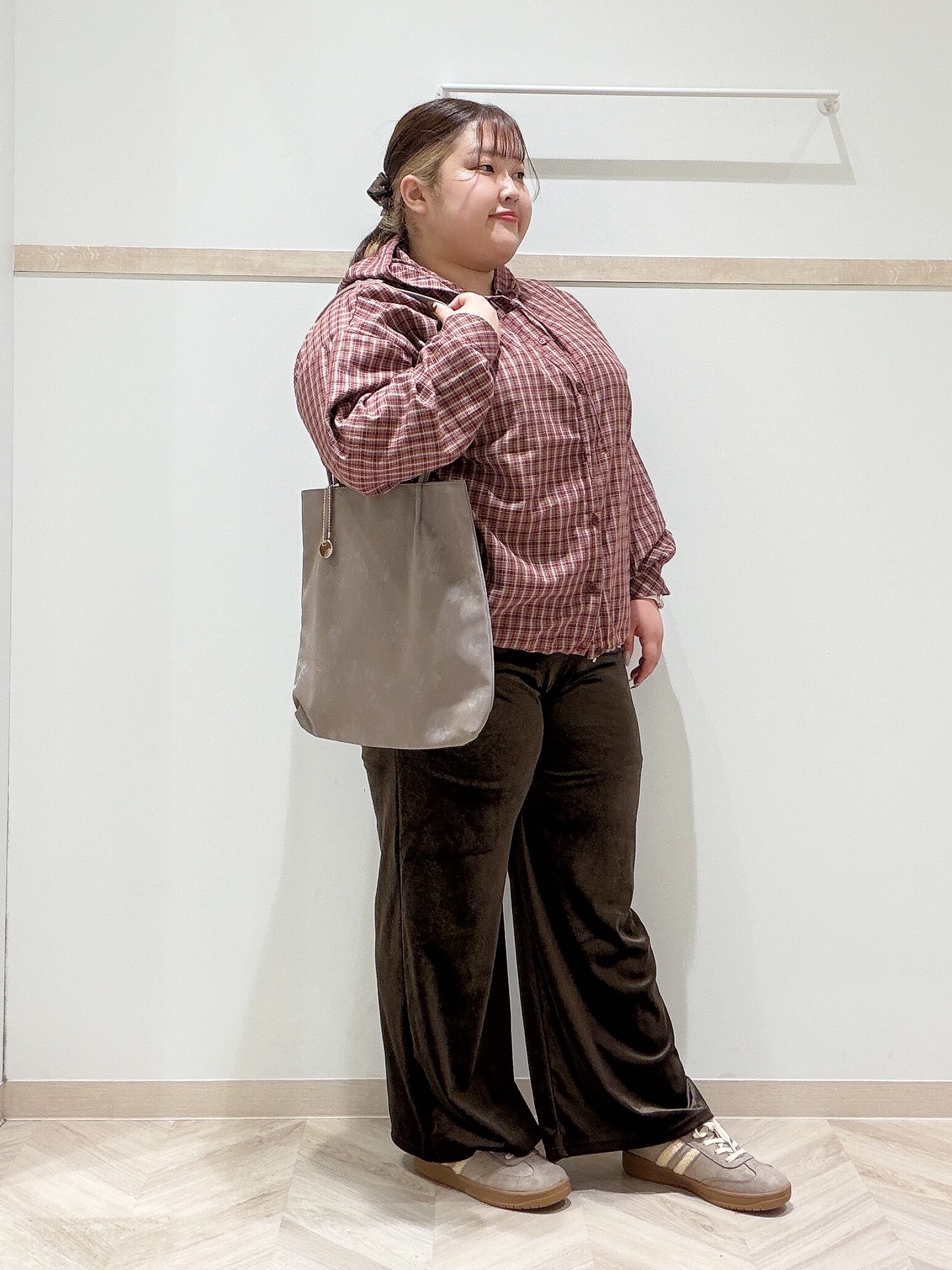 ゆめかさんの「SHOO･LA･RUE｜【S-LL/洗濯機可】大人カジュアルに。裾ドロスト フードチェックシャツ」を使ったコーディネート