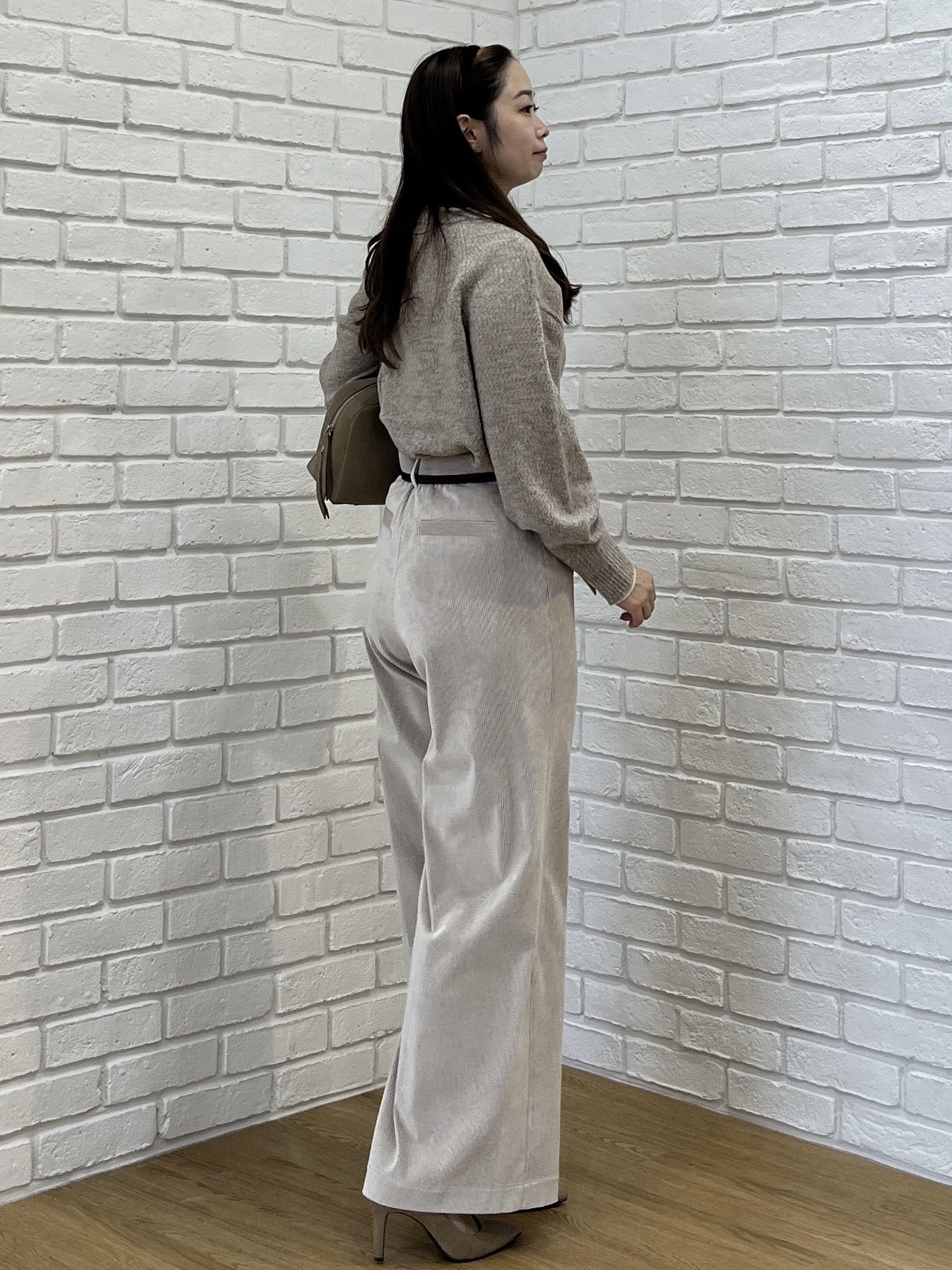 Saekoさんの「UNTITLED｜【軽やかな柔らかさ】コーデュロイワイドパンツ」を使ったコーディネート