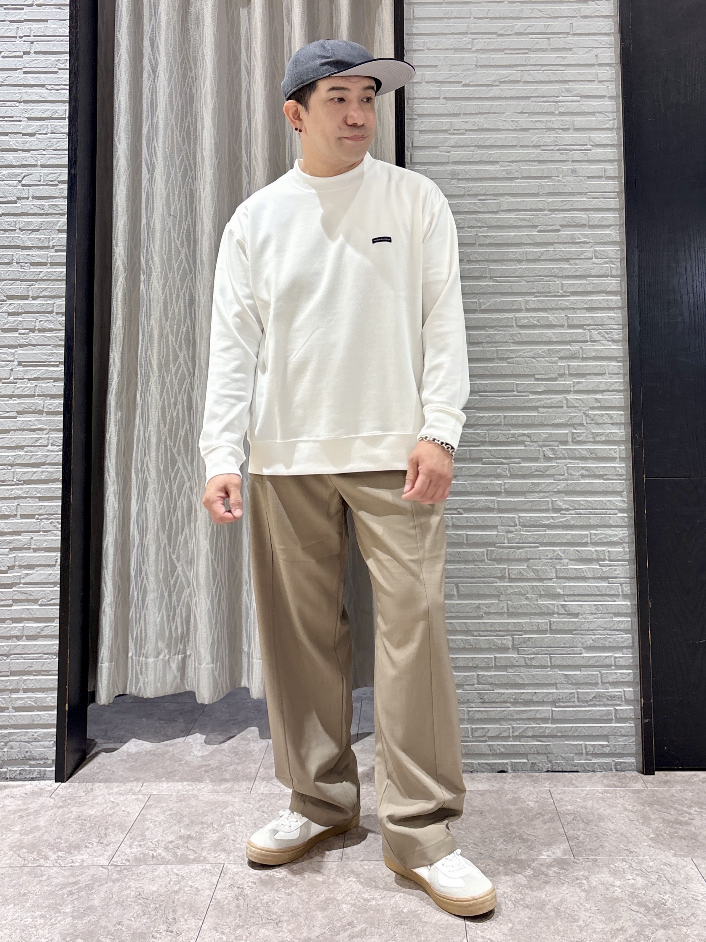 Pーyamaさんの「THE SHOP TK｜【洗濯機OK／ユニセックス】ダンボール ロゴスウェット」を使ったコーディネート