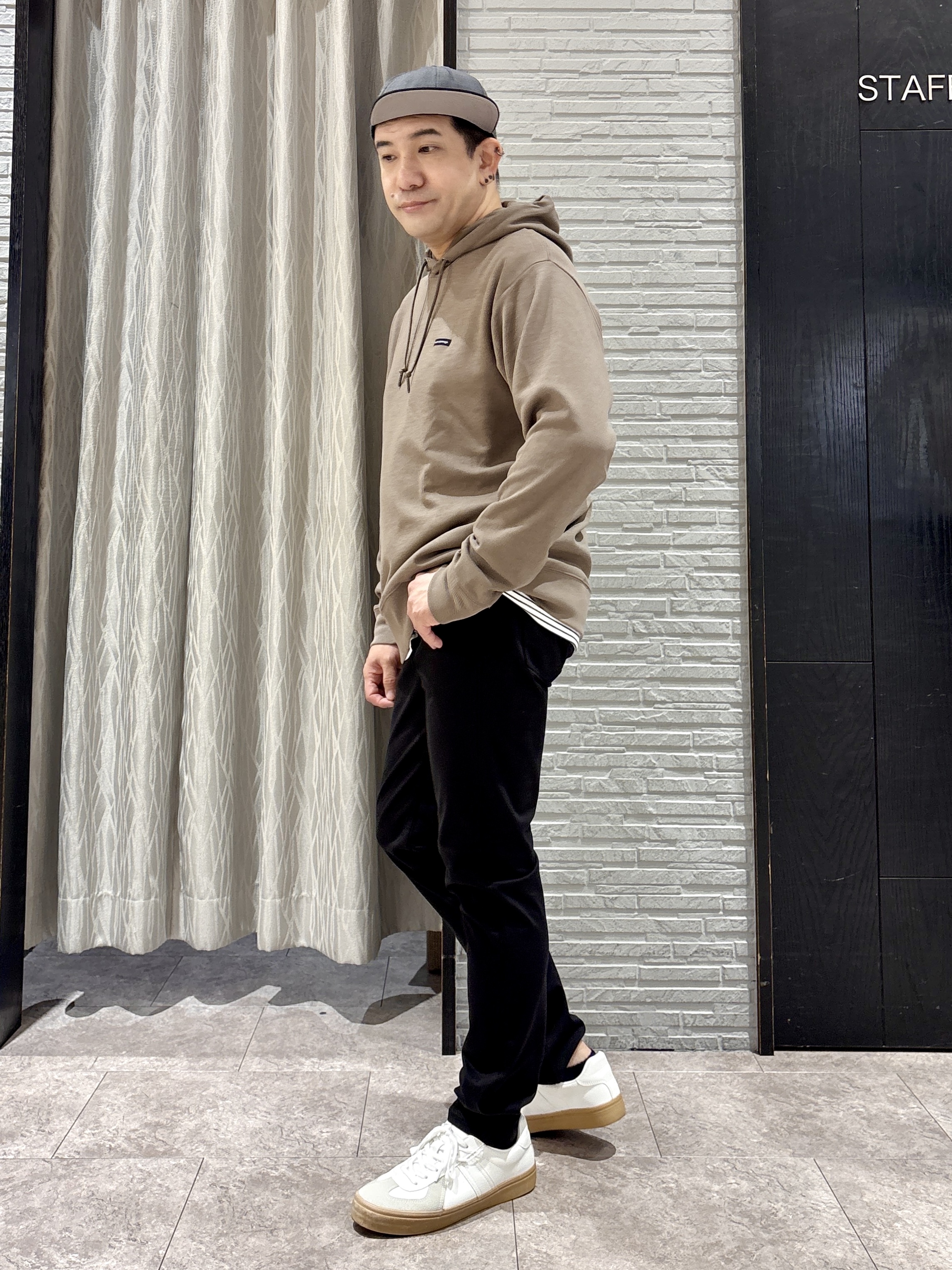 Pーyamaさんの「THE SHOP TK｜【洗濯機OK／ユニセックス】ダンボール ロゴパーカ」を使ったコーディネート