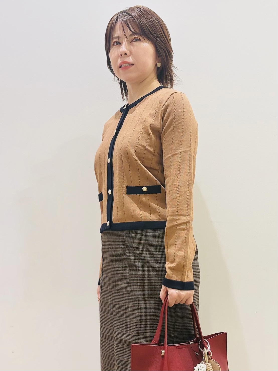 YUKOさんの「index｜バイカラークルーネックカーディガン【洗濯機OK】」を使ったコーディネート