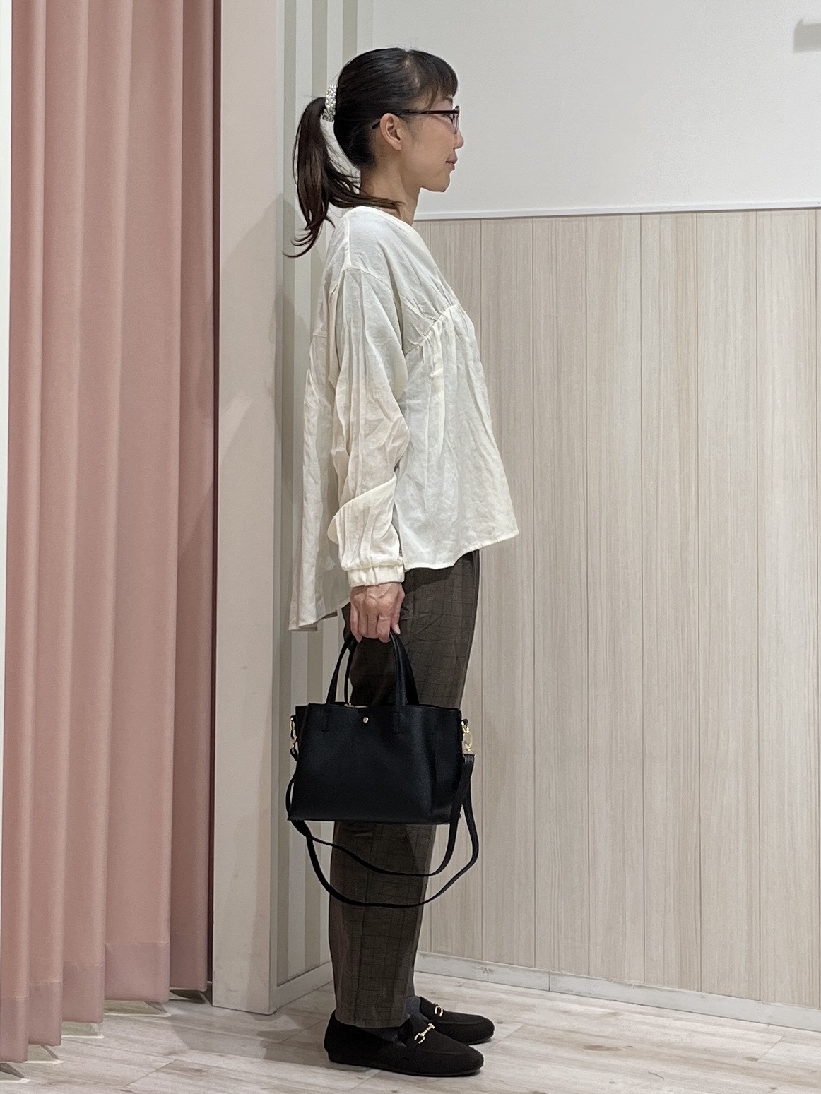 まつみさんの「SHOO･LA･RUE｜【S-LL/洗濯機可】着痩せシルエット シャーリングシャツカーディガン」を使ったコーディネート