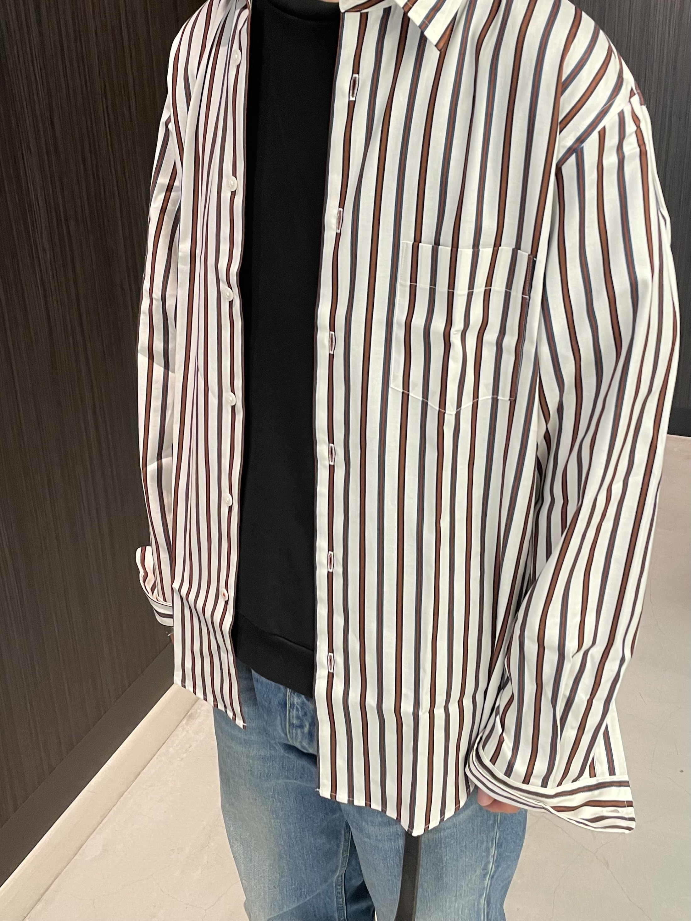 Okdさんの「TAKEO KIKUCHI｜【BOWLER HAT LABEL】日本製オルタネートストライプシャツ」を使ったコーディネート