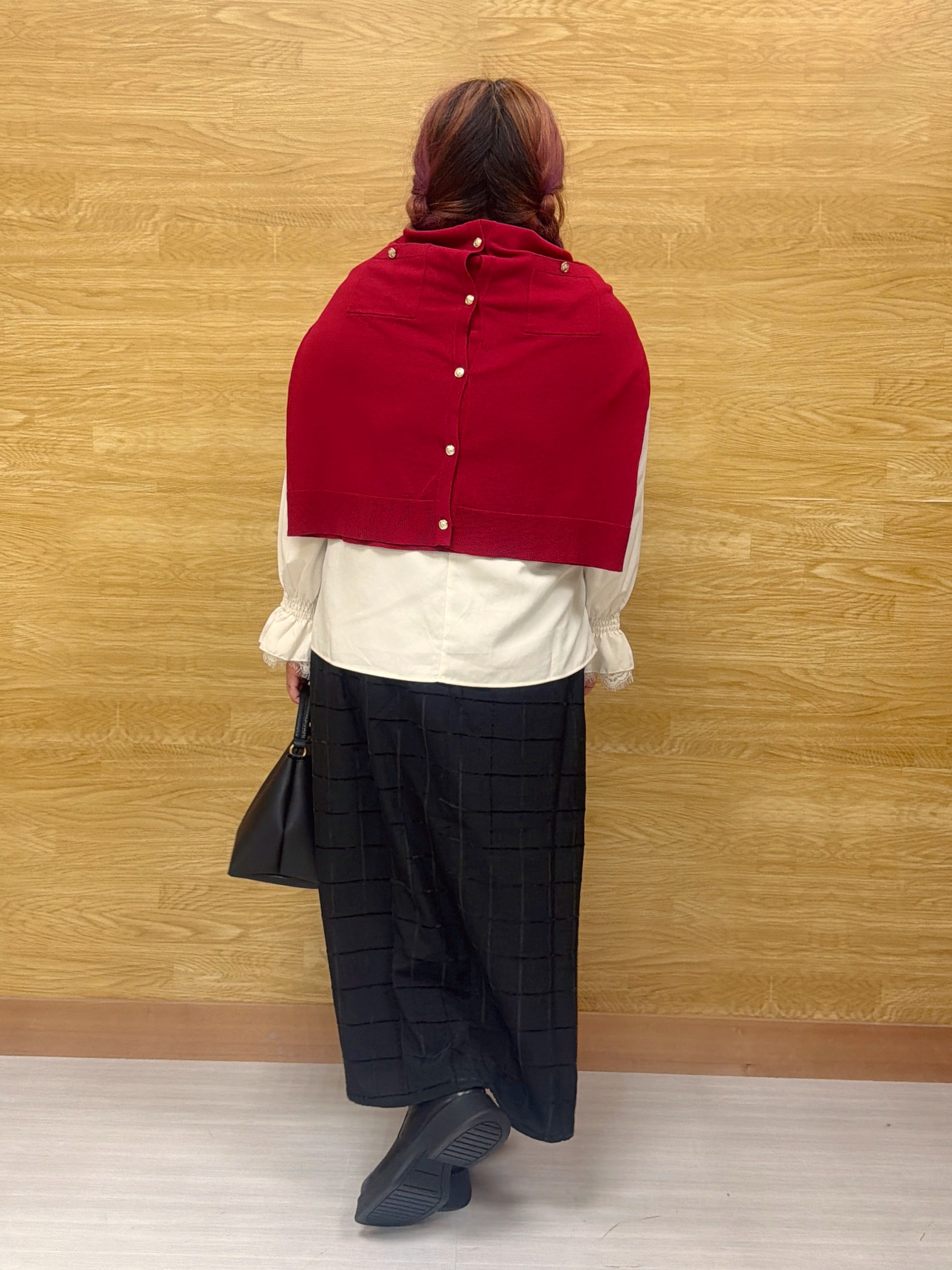 ぁむさんの「SHOO･LA･RUE｜【洗濯機可/S-LL】金ボタンが上品に。さらさらタッチカーディガン」を使ったコーディネート