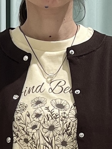 まつみさんの「SHOO･LA･RUE｜【セットアップ可/洗濯機可】軽やかに羽織れる スポンディッシュ ニットカーディガン」を使ったコーディネート